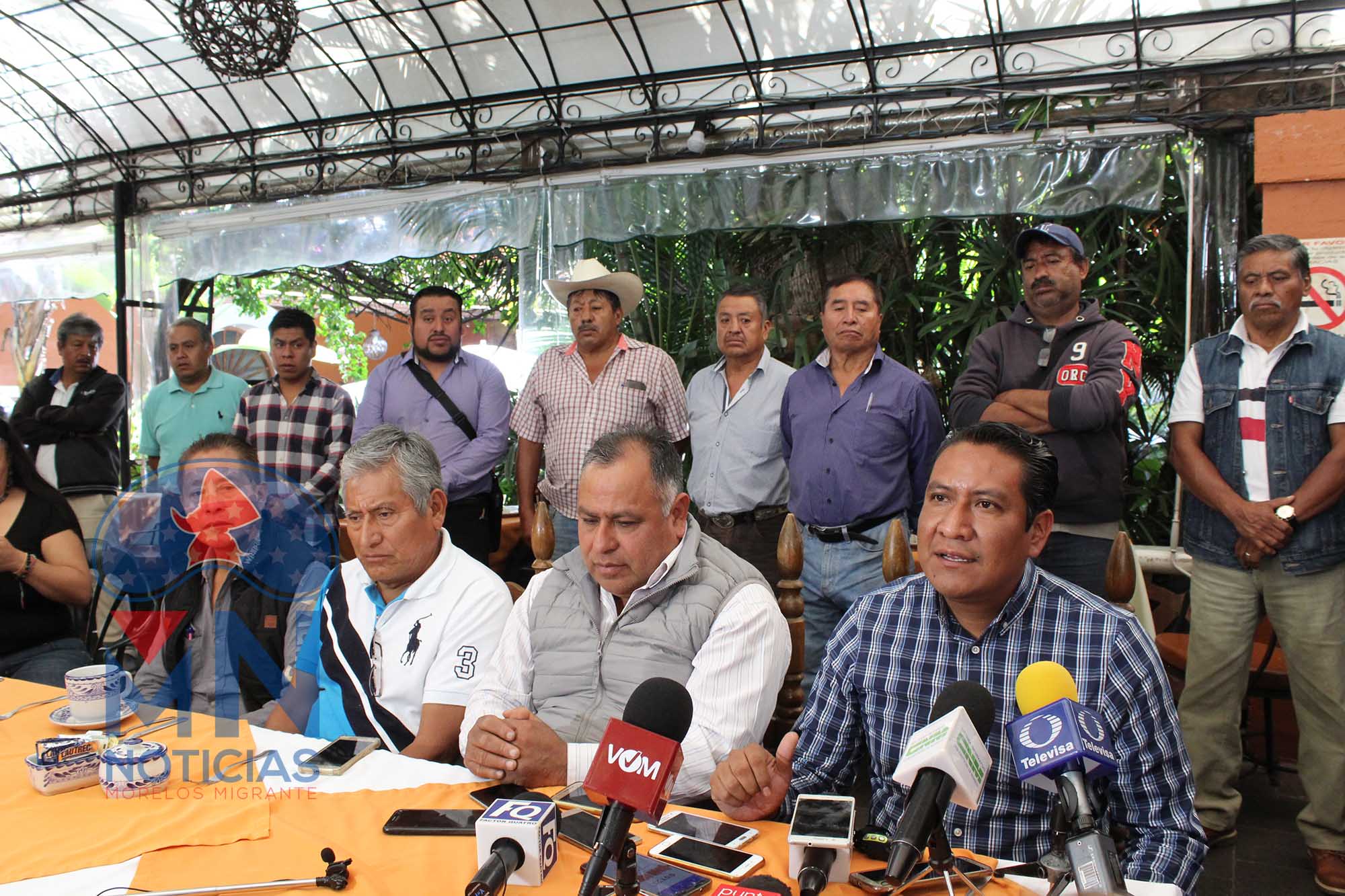 Comuneros de Tepoztlán en conferencia de presa. Foto Maximo Cerdio