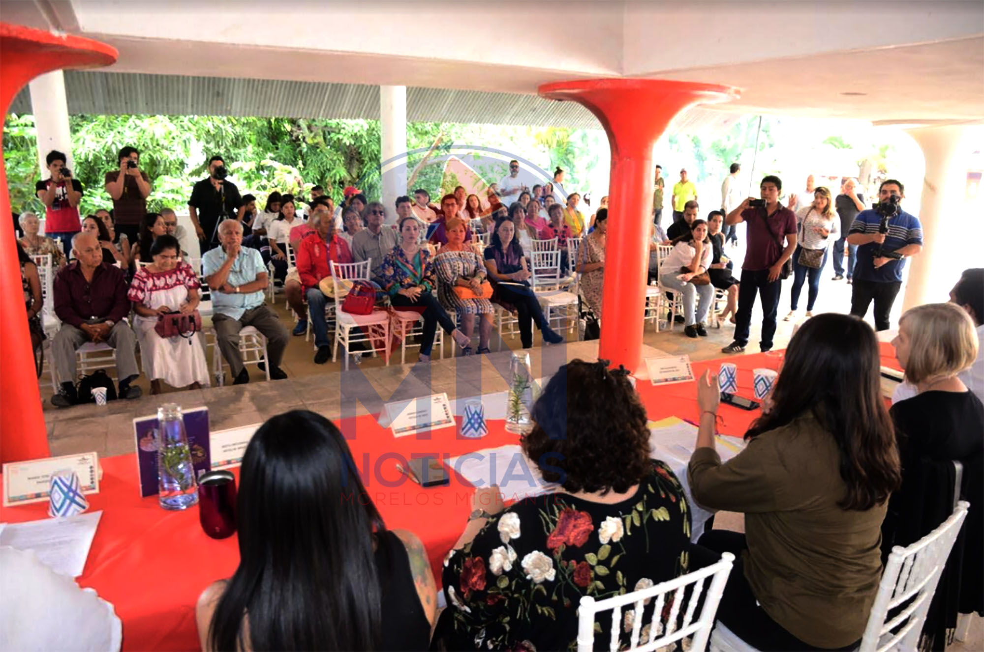 Presentación del libro sobre mujeres muralistas. Foto Rosy Linares