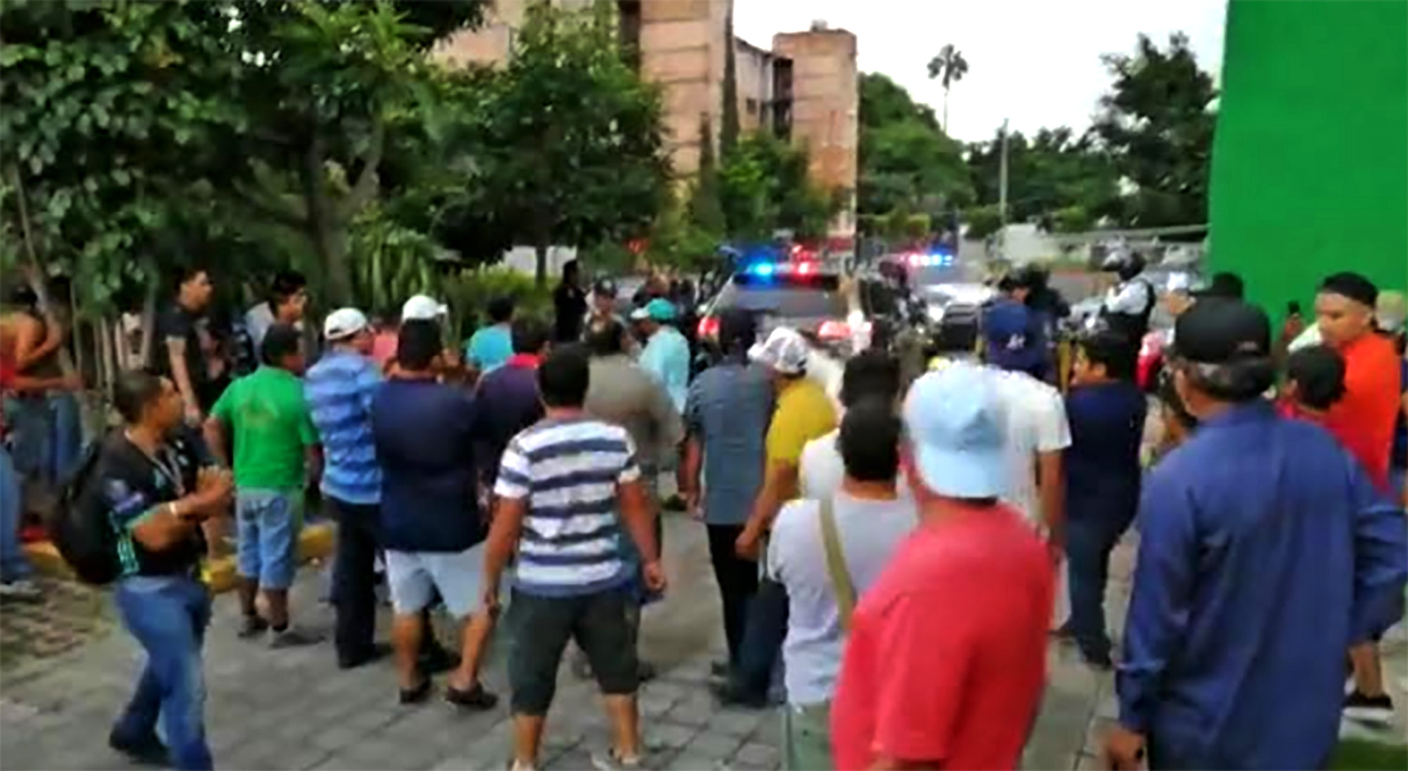 Vecinos asustado por balazos. Foto cortesía