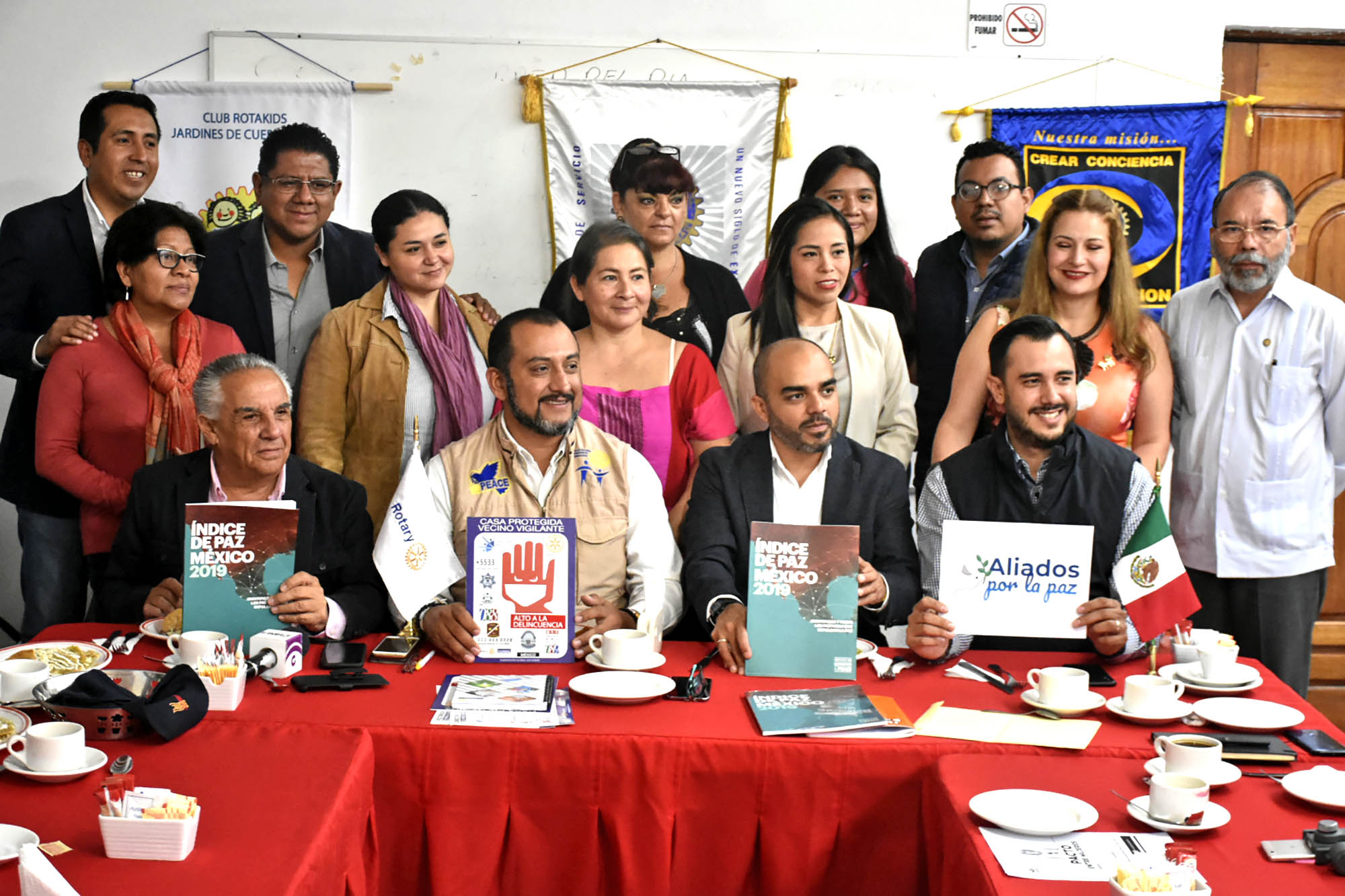 Rafael Rueda Moncalian en conferencia de prensa. Foto cortesìa