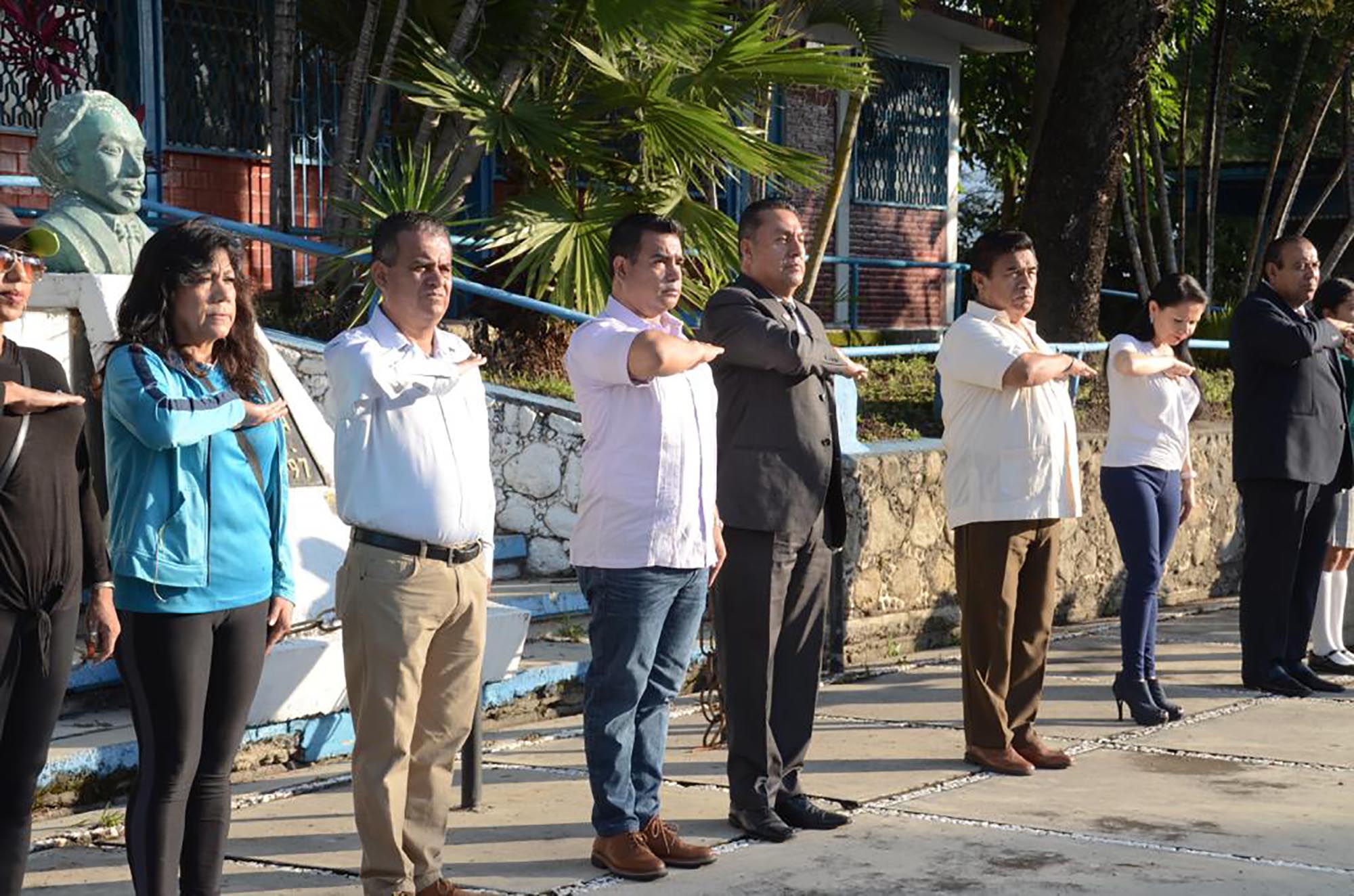 José Casas honores a la Bandera. foto cortesía