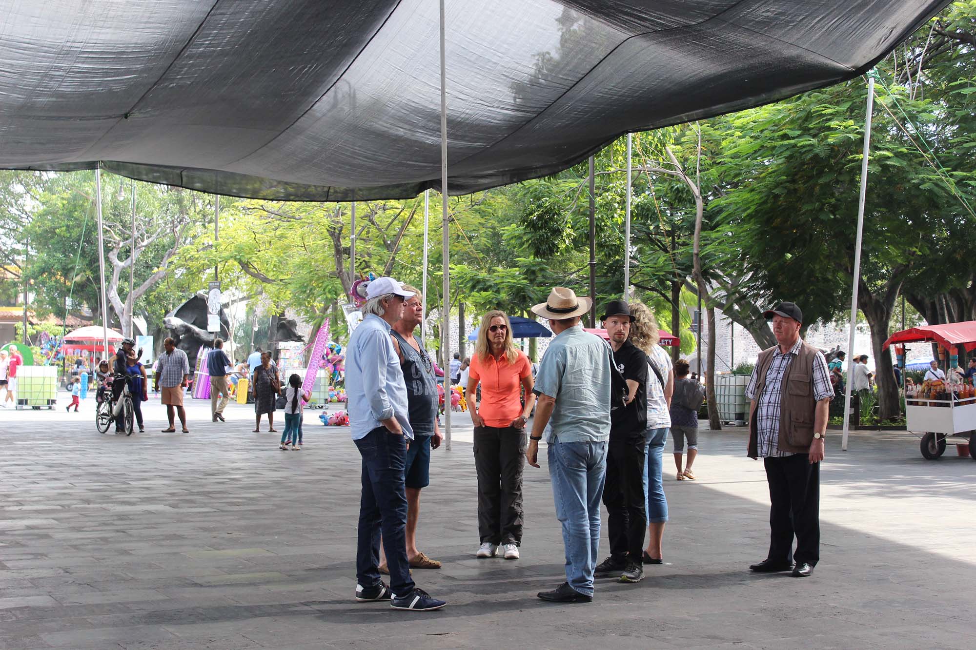 Turistas en Plaza de Armas. Foto cortesía