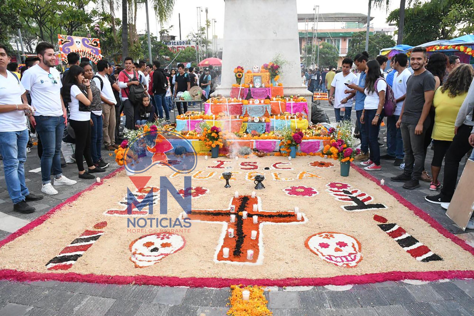 Universitario y ofrenda de Muertos. Foto rosy Linares