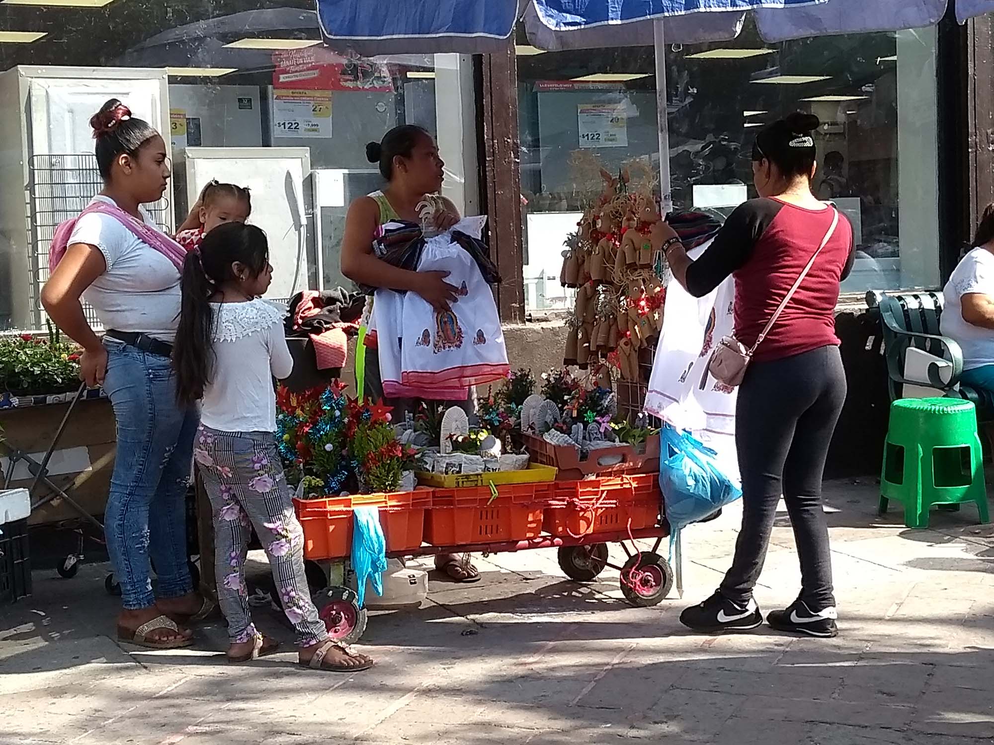 Actividades comerciales por día de la Virgen. Foto Rosy Linares