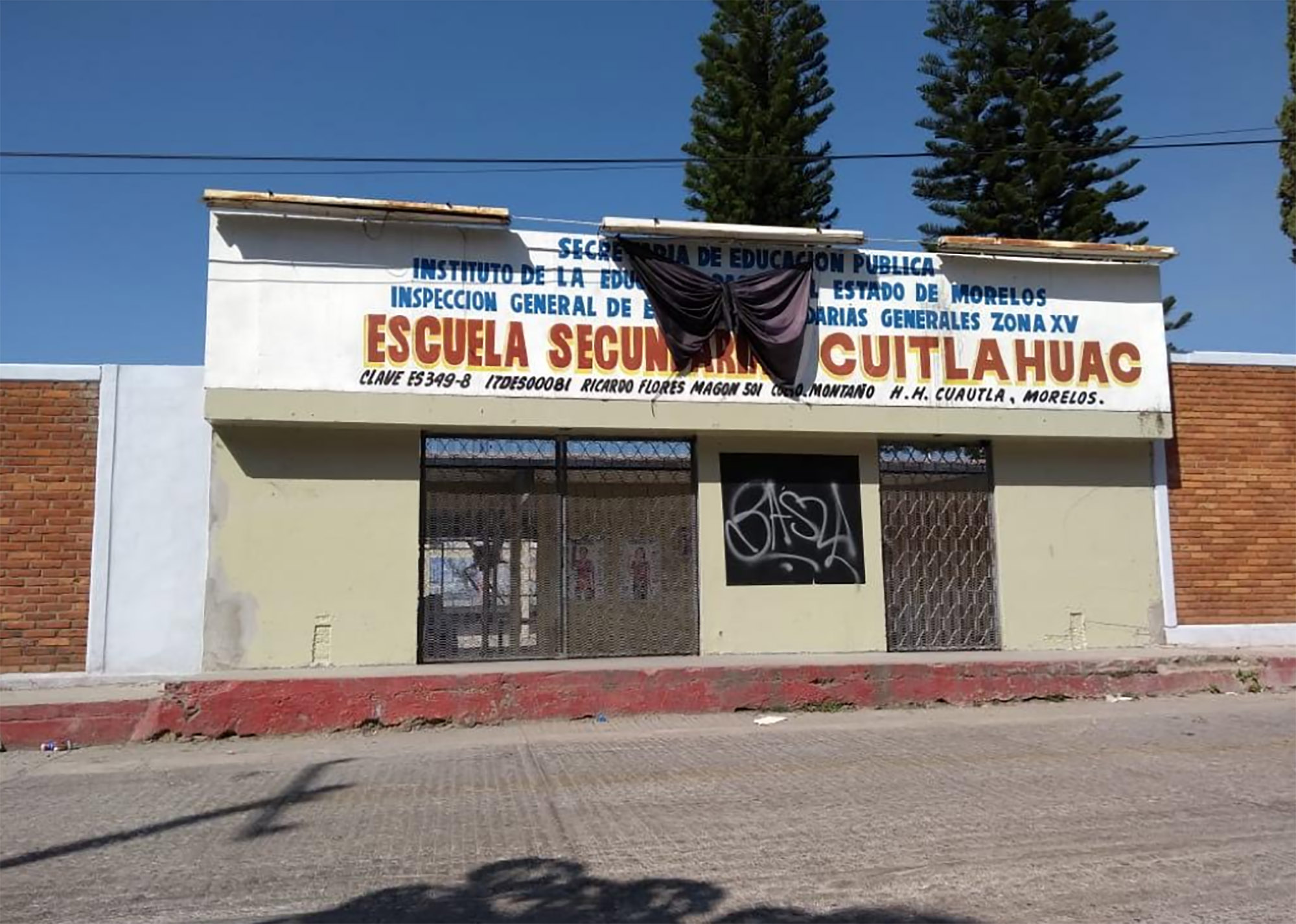 Fachada de escuela. Foto Rosy Linares