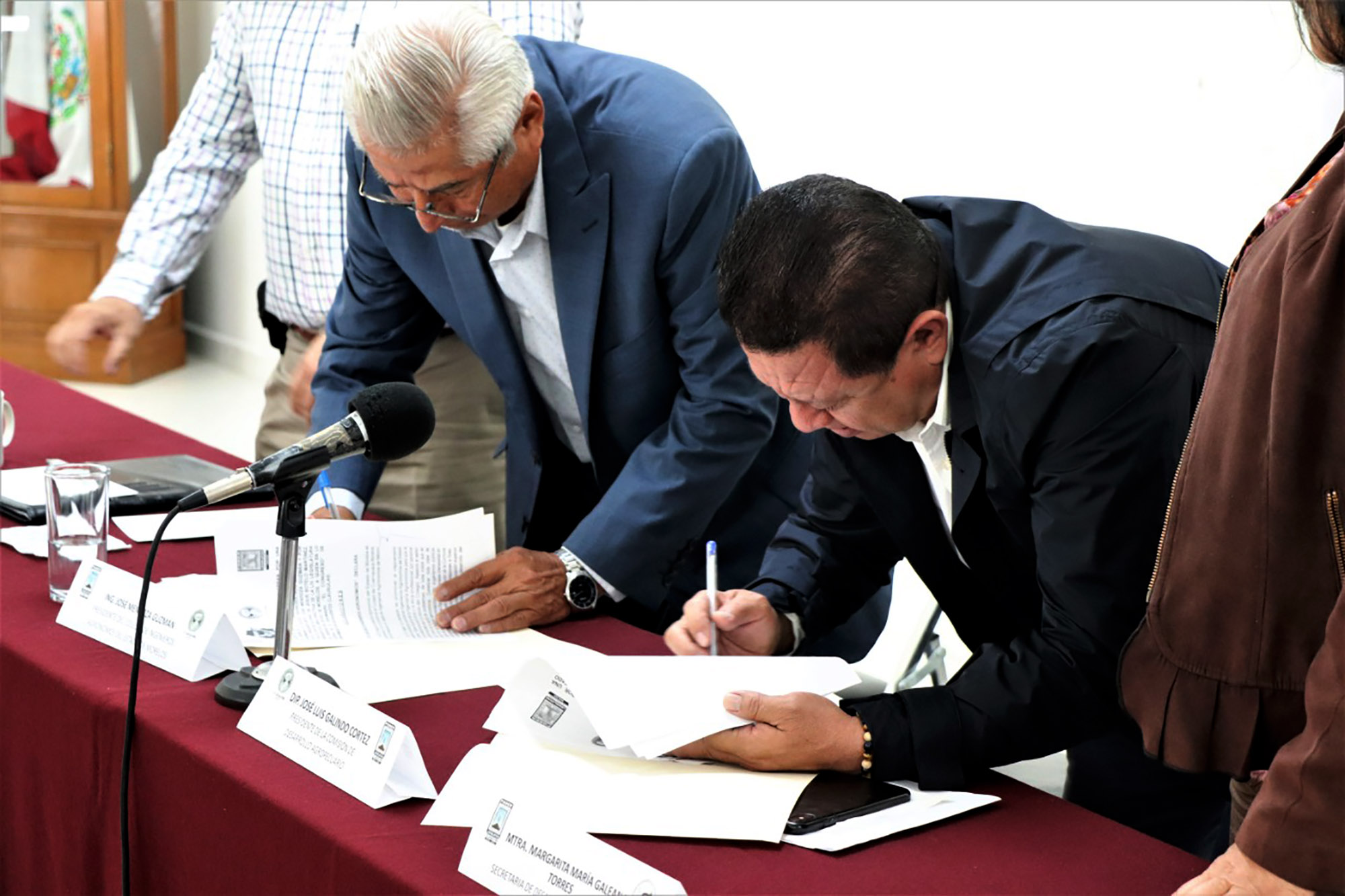 Firma de convencio en el Congreso. Foto cortesía