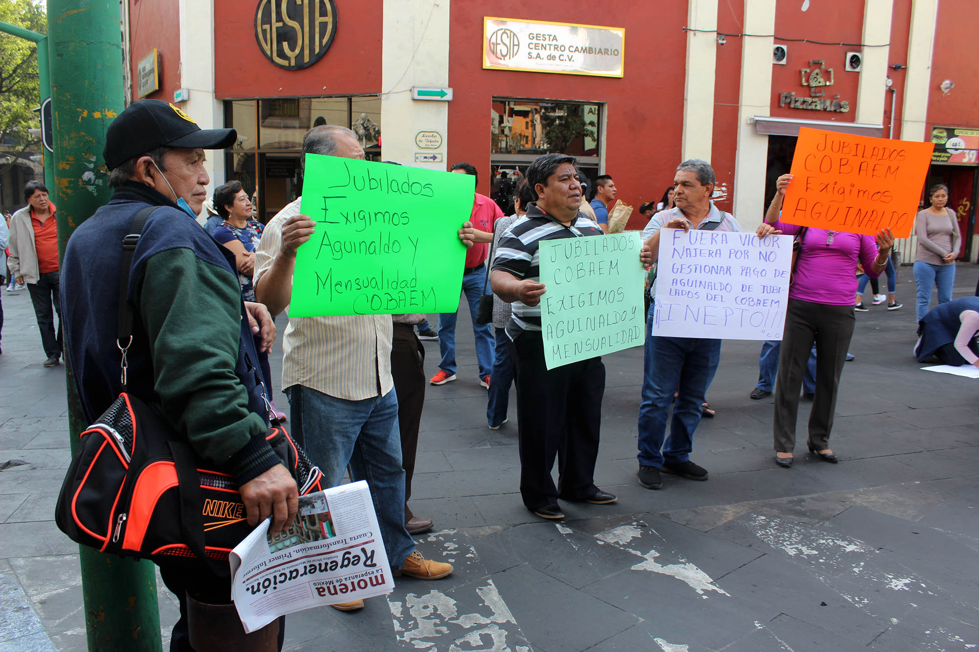 Jubilados bloquearon avenidas. Foto cortesía