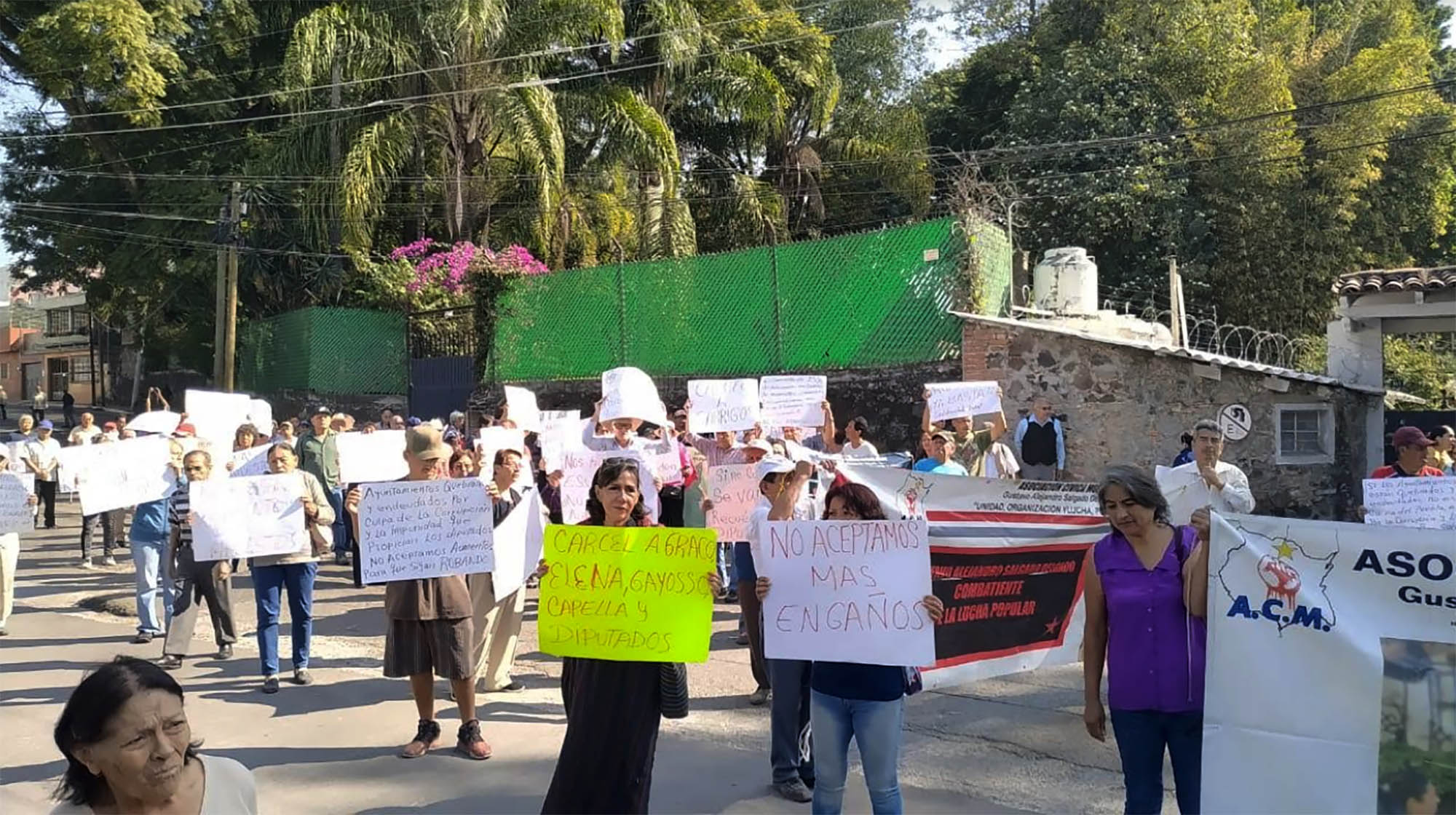 Protesta contra legisladores- Foto cortesía