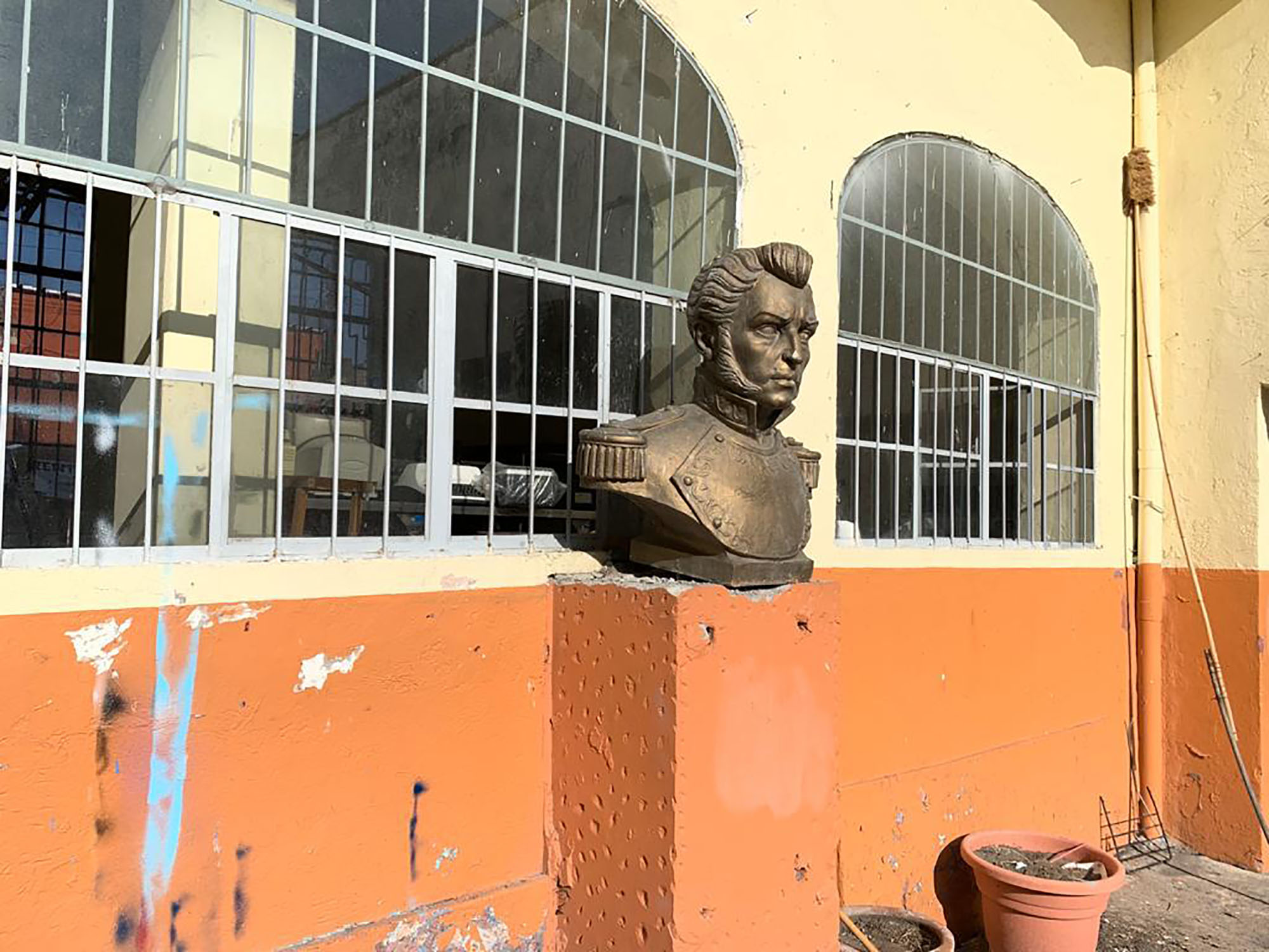 Busto en restauración. Foto Rosy Linares