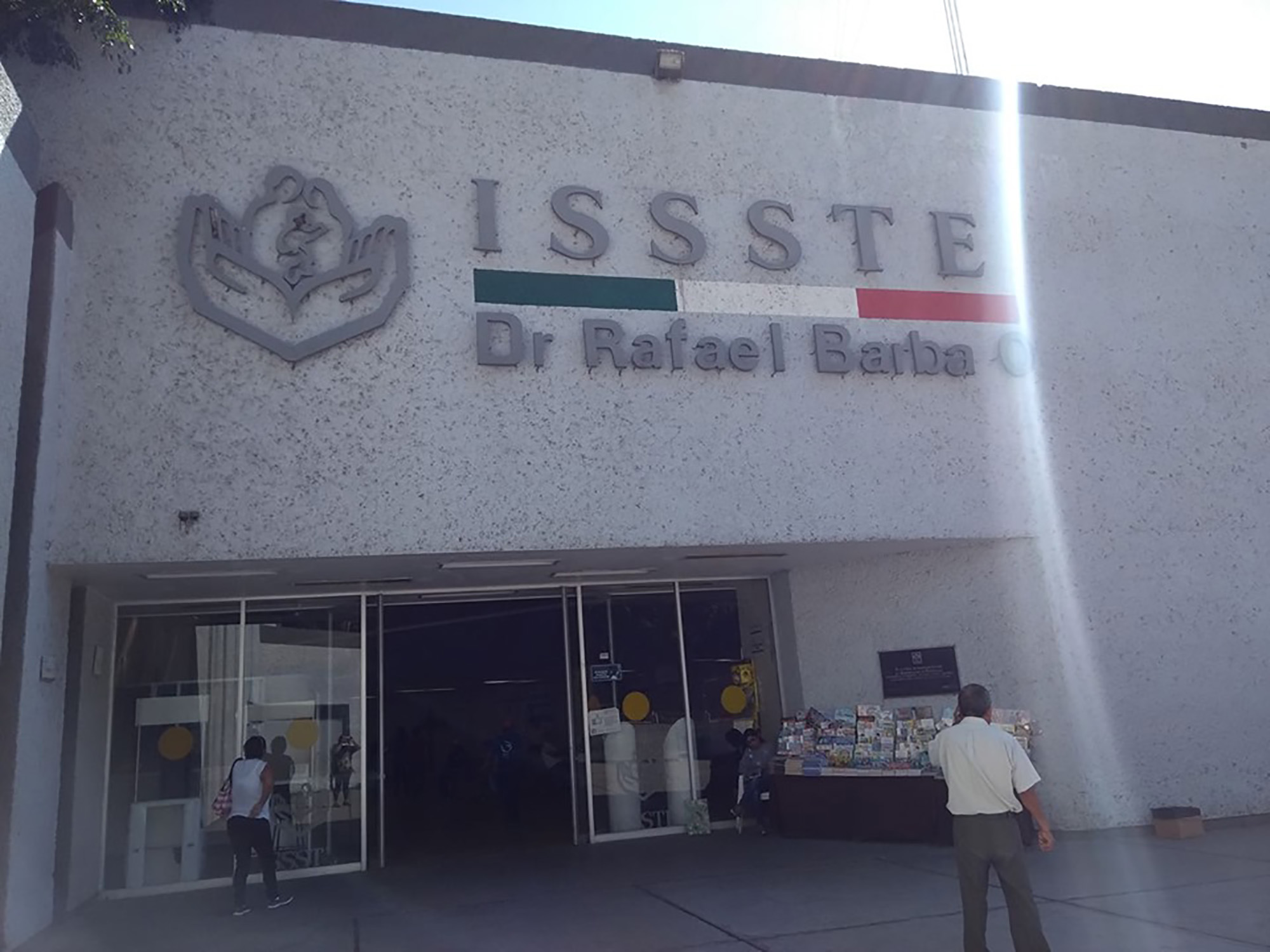 Entrada de ISSSTE Rafael Barba Ocampo. Foto Rosy Linares