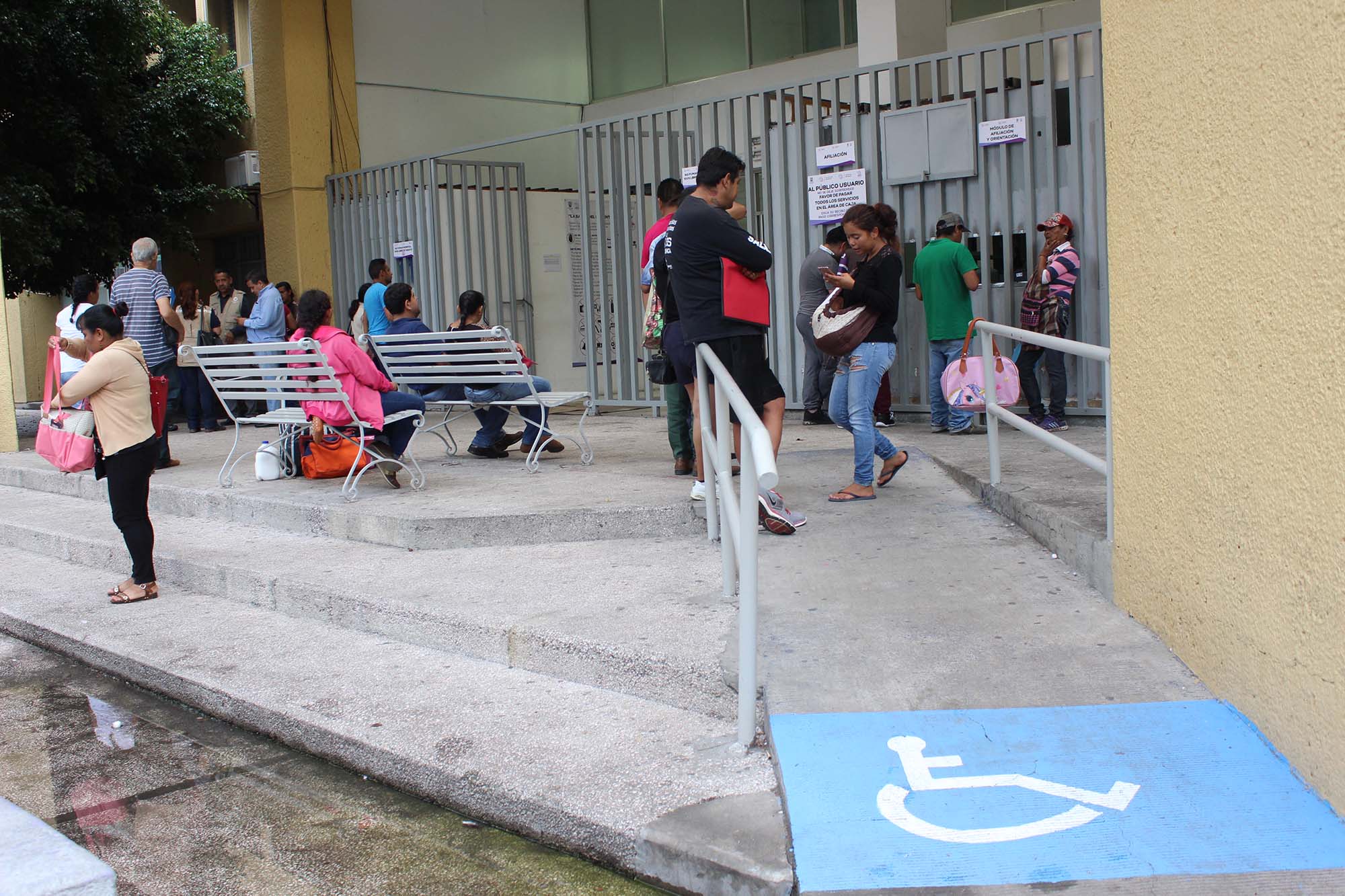 Entrada de hospital Parres. Foto cortesía