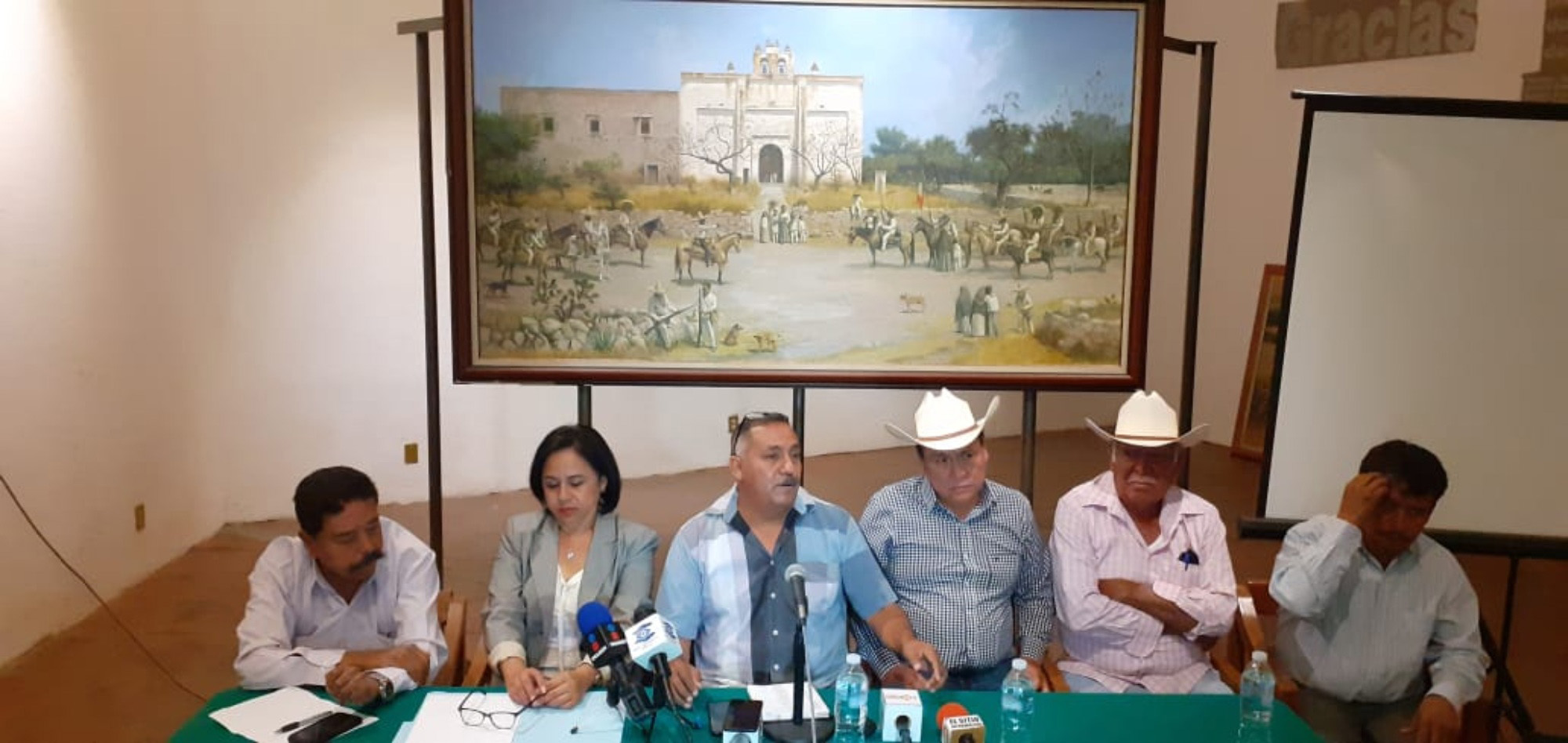 Familiares de Emiliano Zapata en conferencia de prensa. Foto Rosy Linares