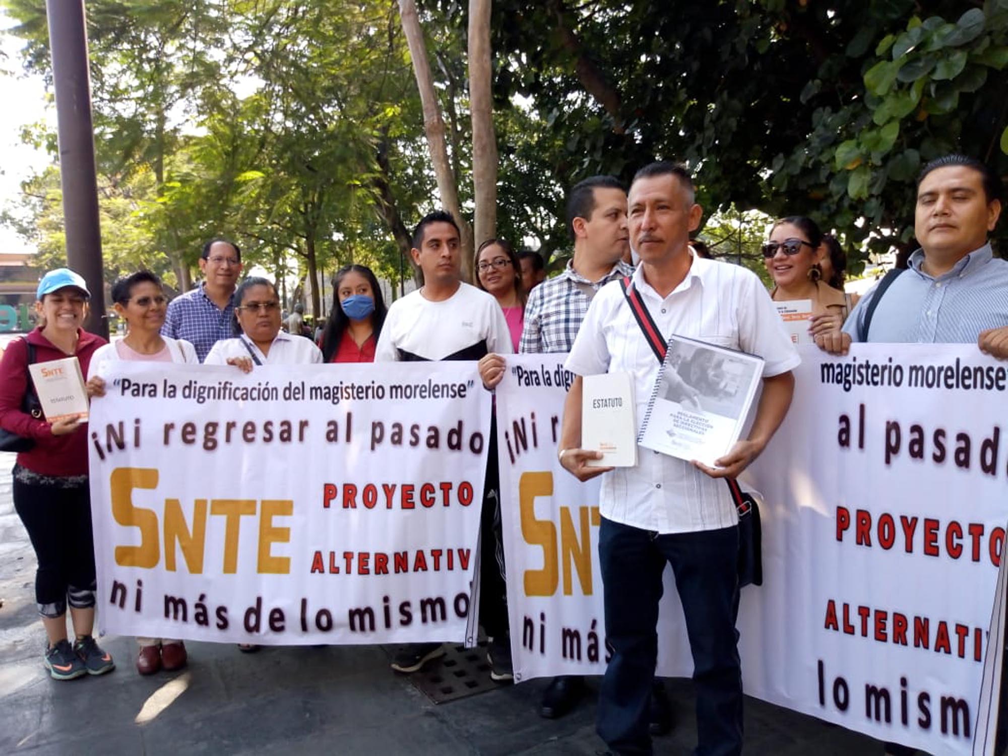 Docentes en Plaza de Armas. Foto cortesía