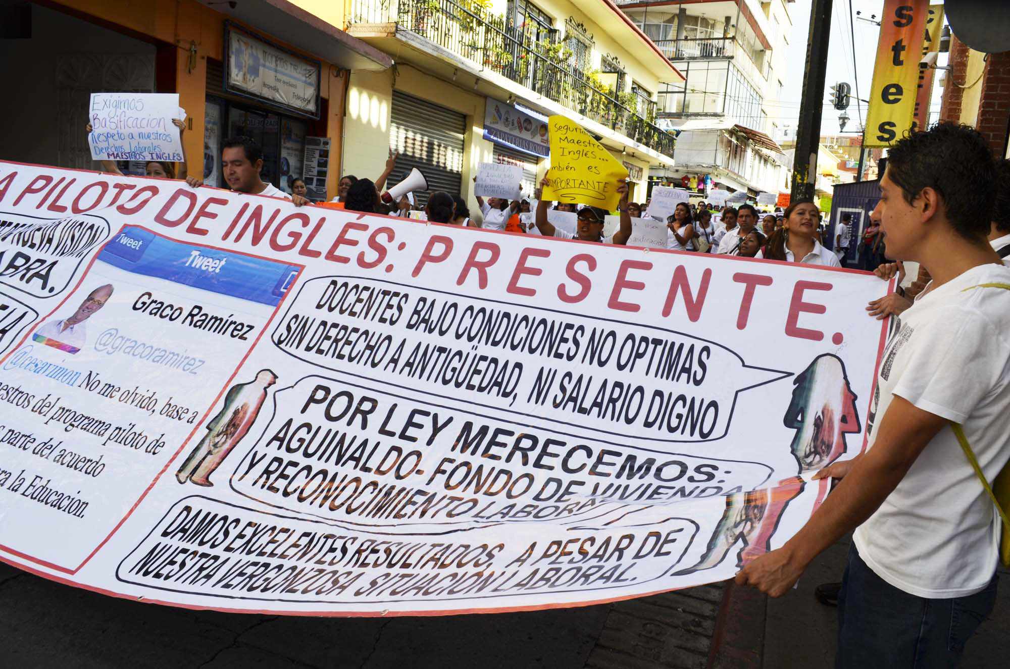 Maestros de inglés protestan. Foto de archivo