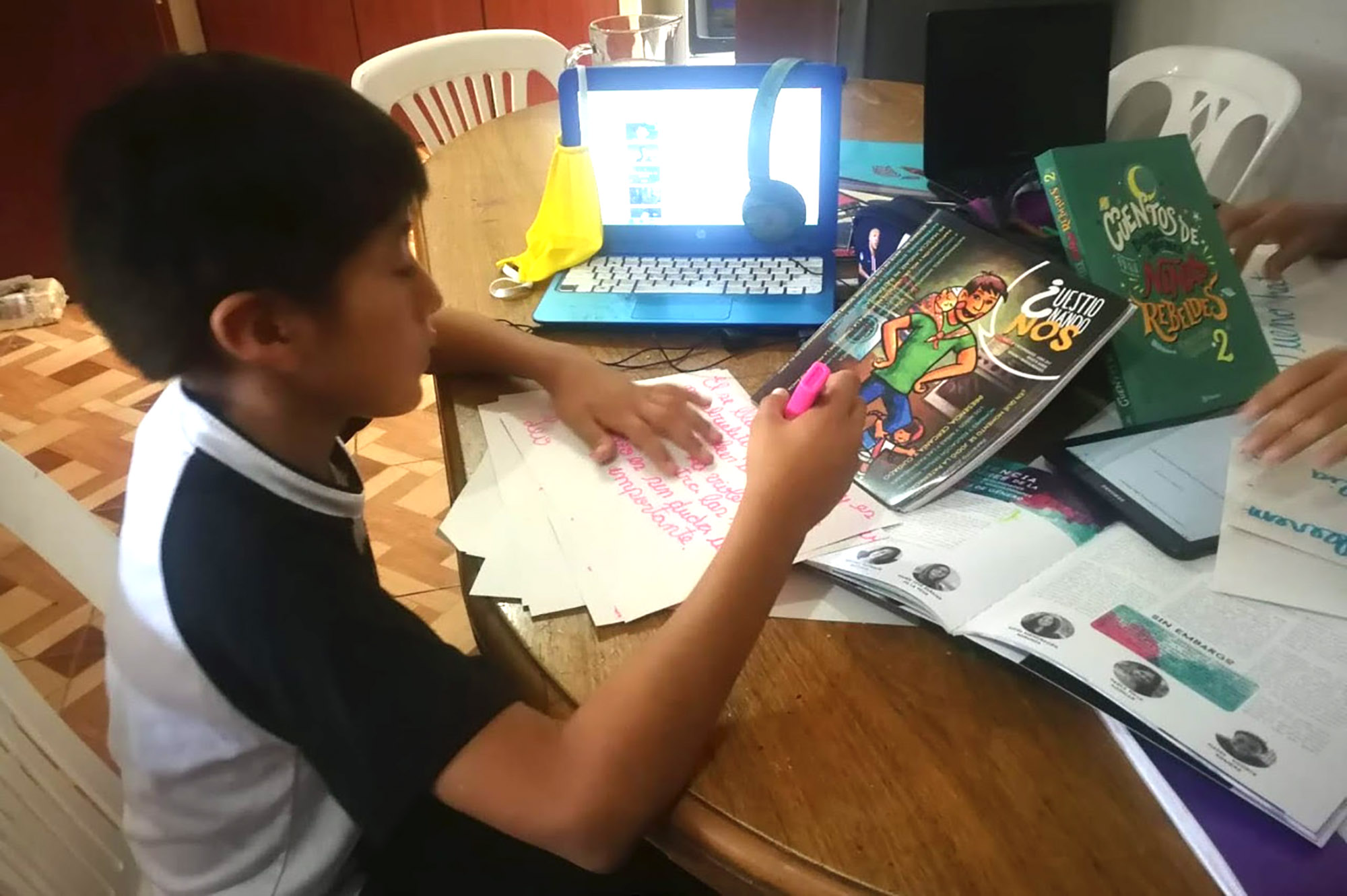 Niño estudiando en casa Foto cortesía