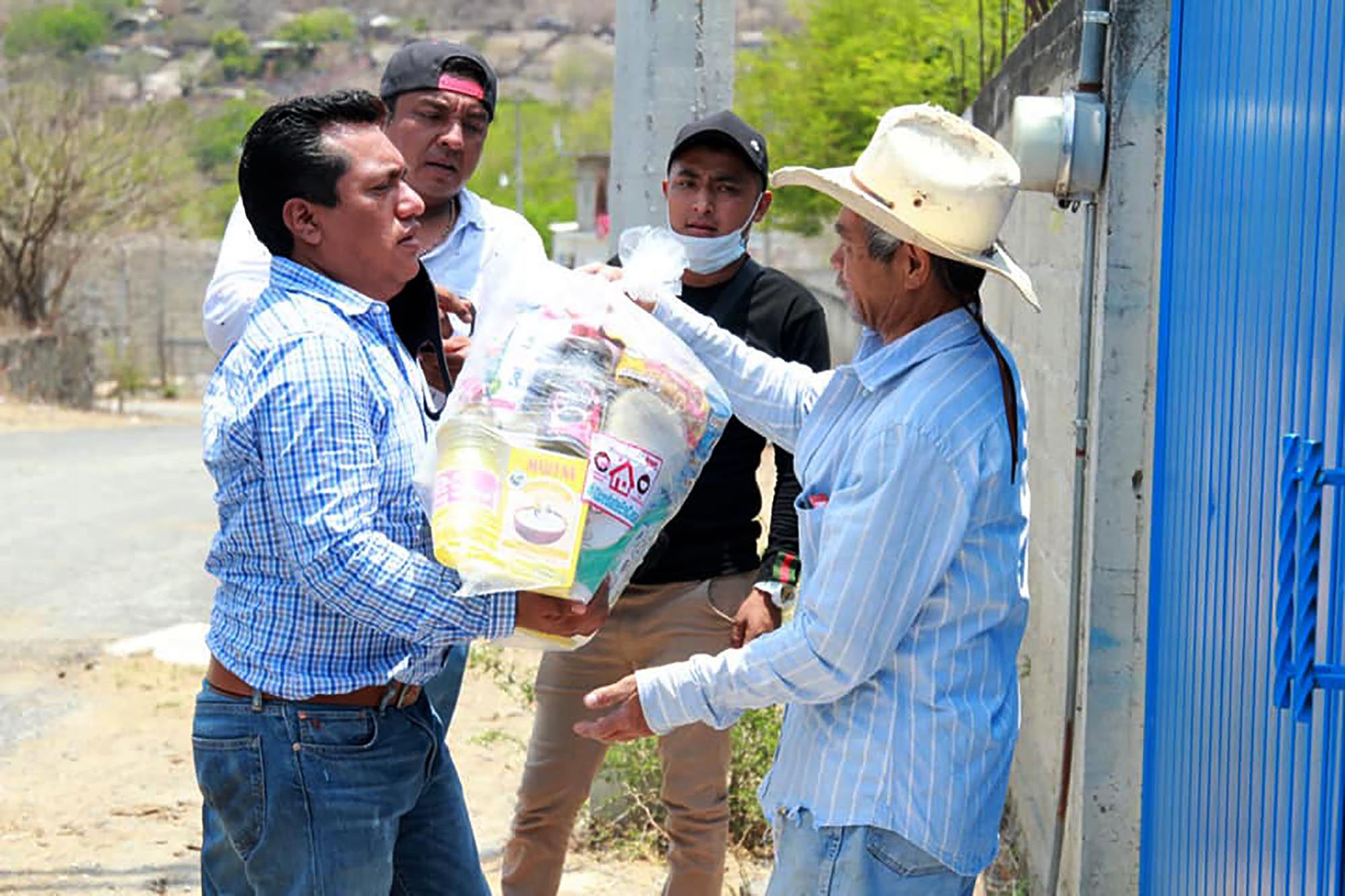 Enrique Alonso ex acalde de Tlaquiltenango. Muro de facebook oficial del Indefom