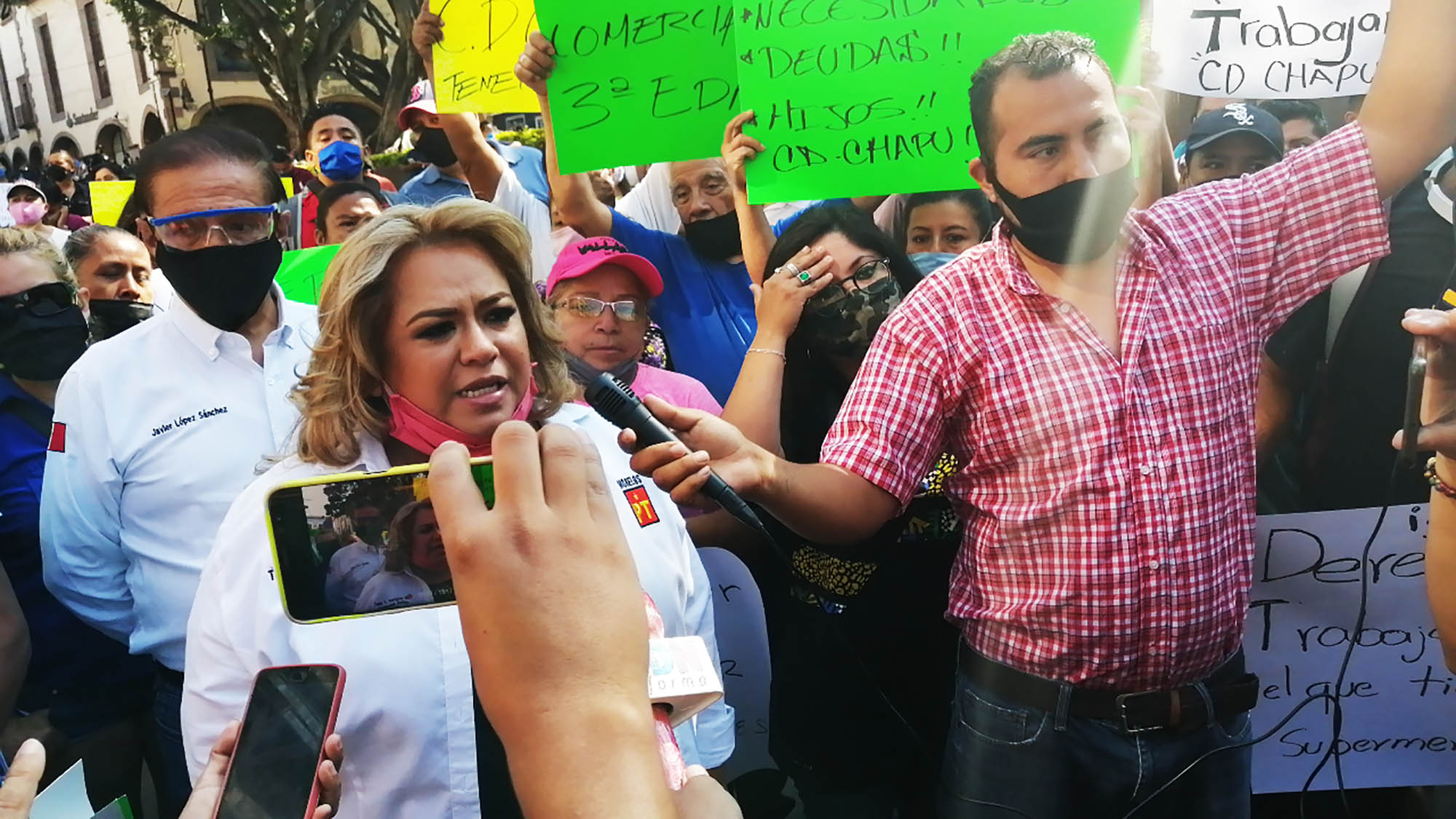 Tania-Valentina-encabezando-protesta-de-tianguisteros-contra-Antonio-Villalobos. El 16 de junio de 2020-Foto-Máximo-Cerdio