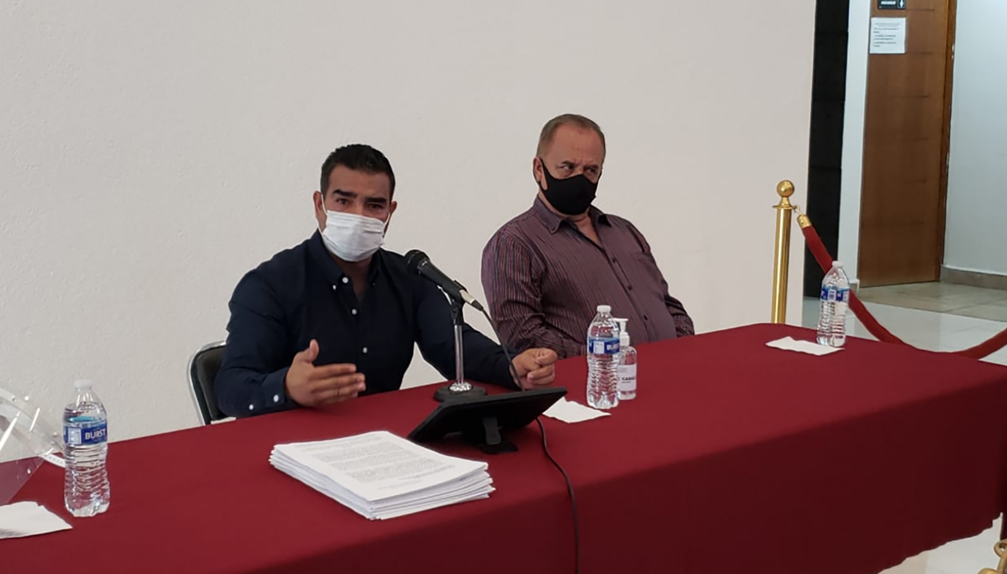 José Casas González en conferencia de prensa