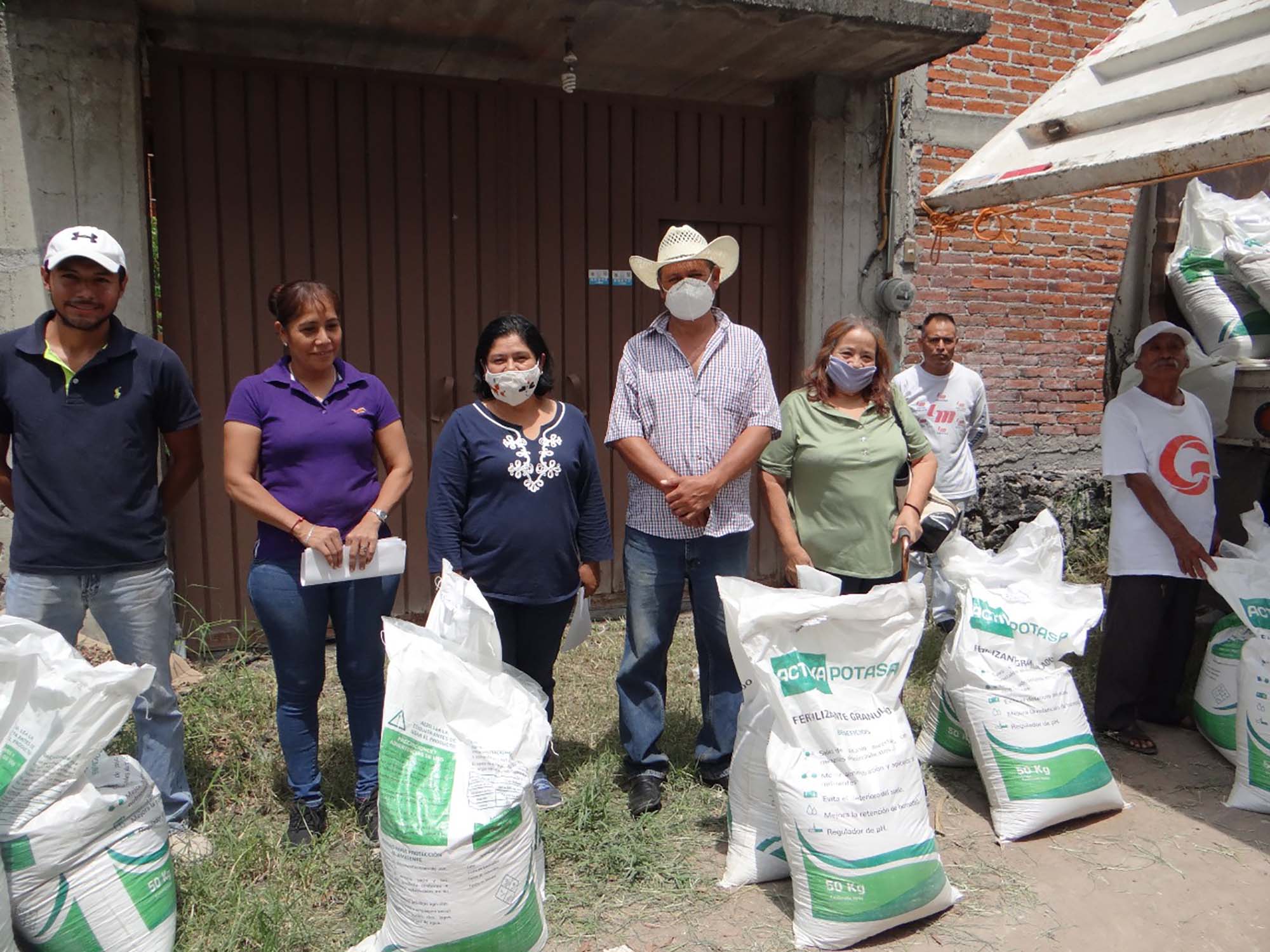 Maricela Jiménez Armendáriz entrega abono Foto cortesía