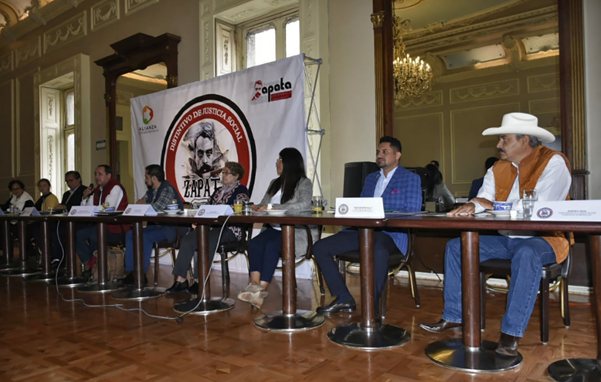 Líderes asistentes a la presentación del Distintivo Zapata Foto Máximo Cerdio