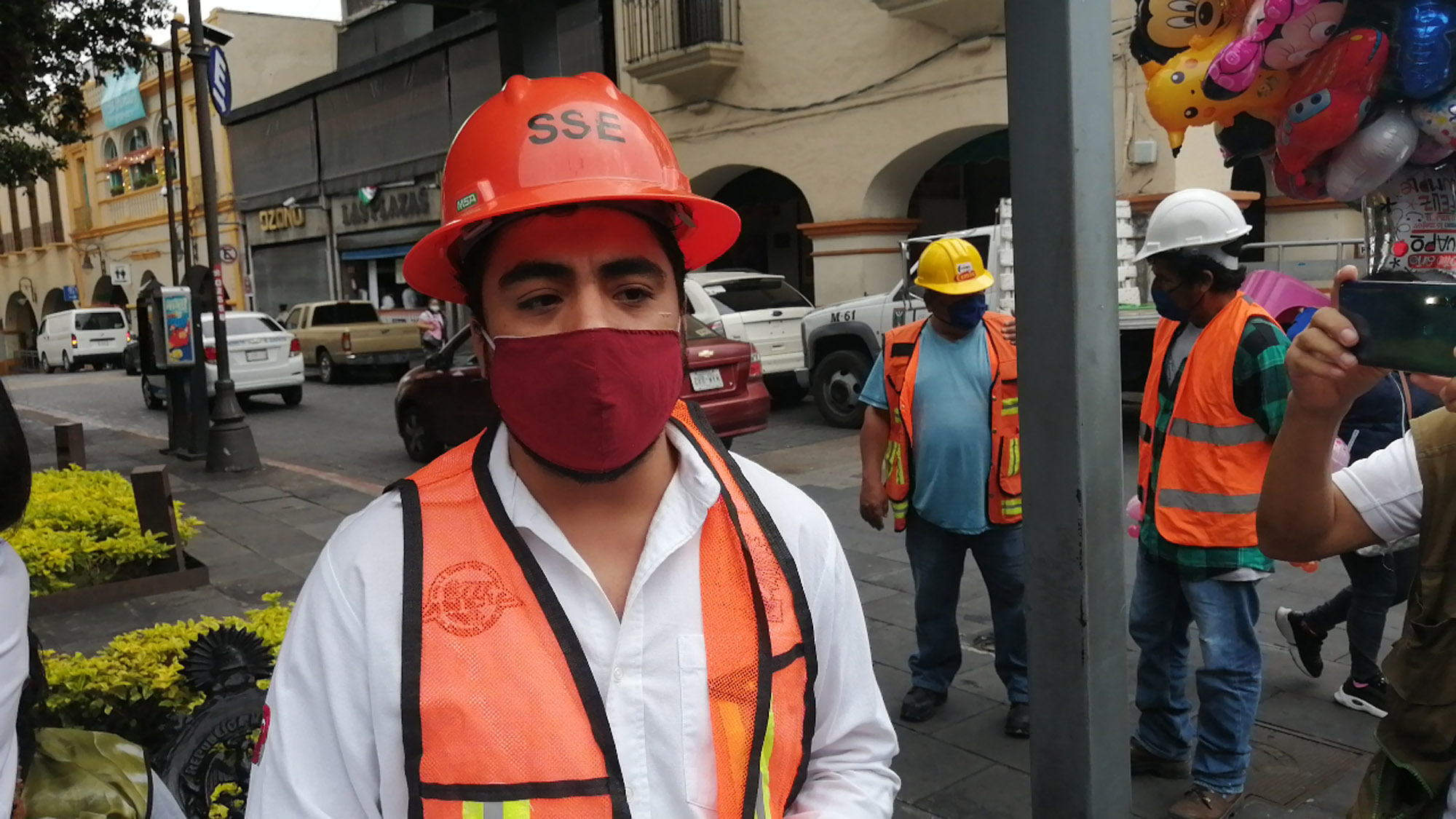 Egresados de Arquitectura e Ingeniería en protesta de Plaza de Armas. Foto cortesía