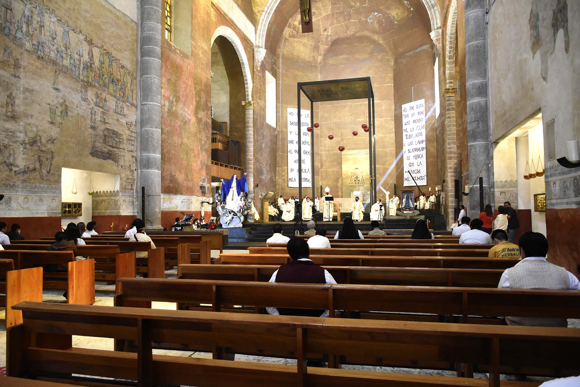 Mensaje dentro de catedral