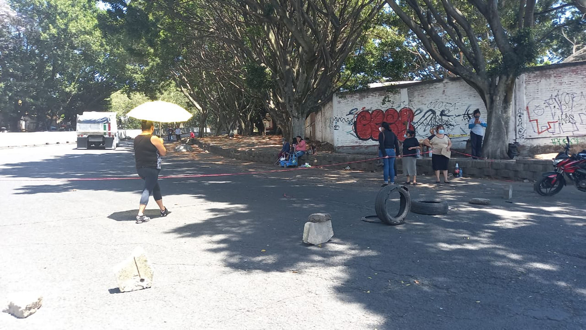 Bloqueo de vecinos de Tlatepexco. Foto cortesía