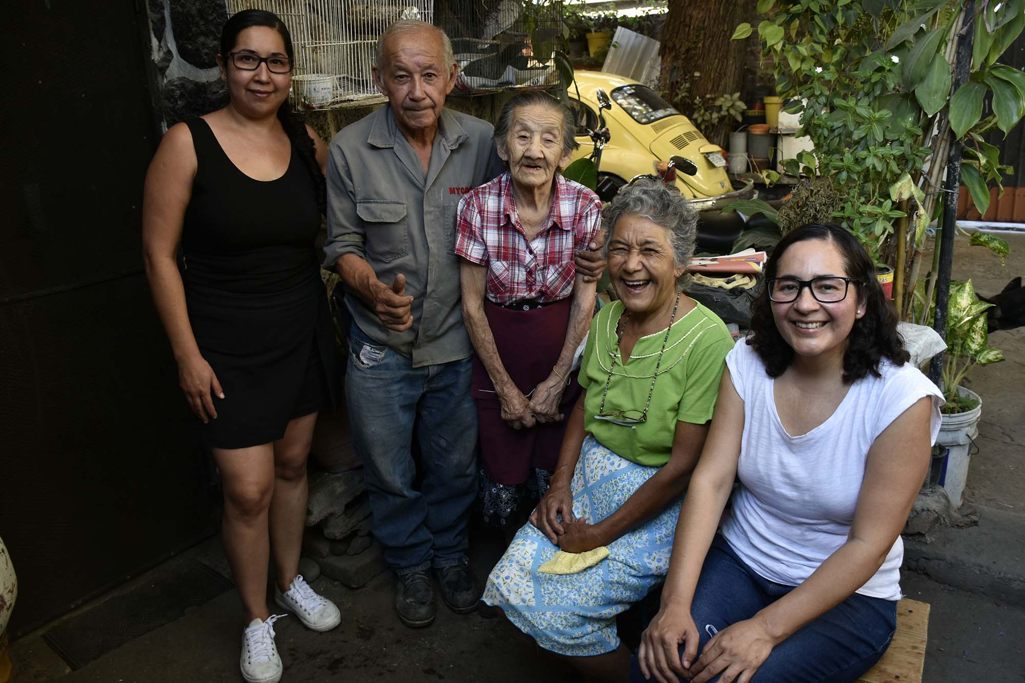 Doña Cira y parte de su familia