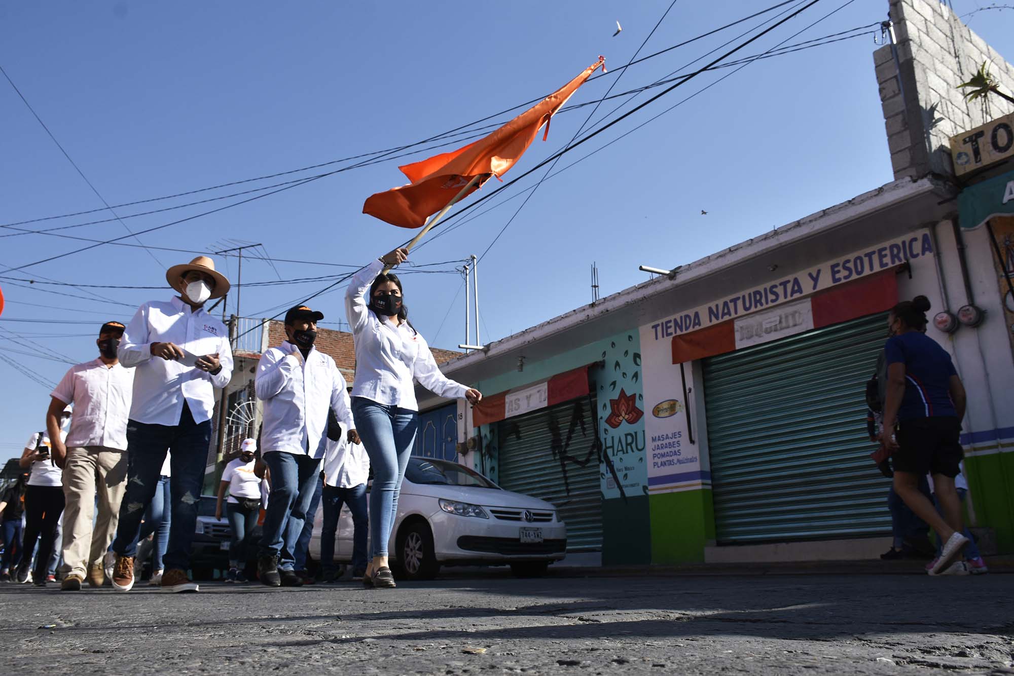 Gaby Gorostieta Lara y simpatizantesen el arranque de campaña 