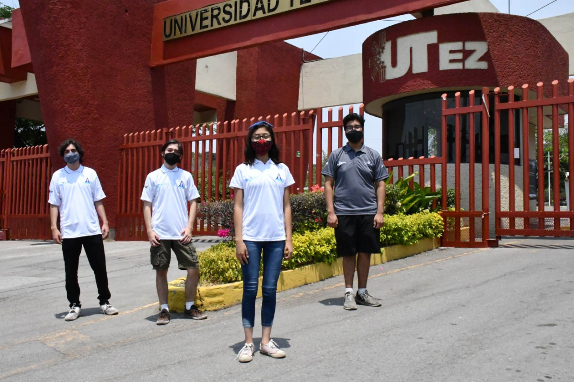 Estudiantes de la carrera de mecatrónica de la UTEZ