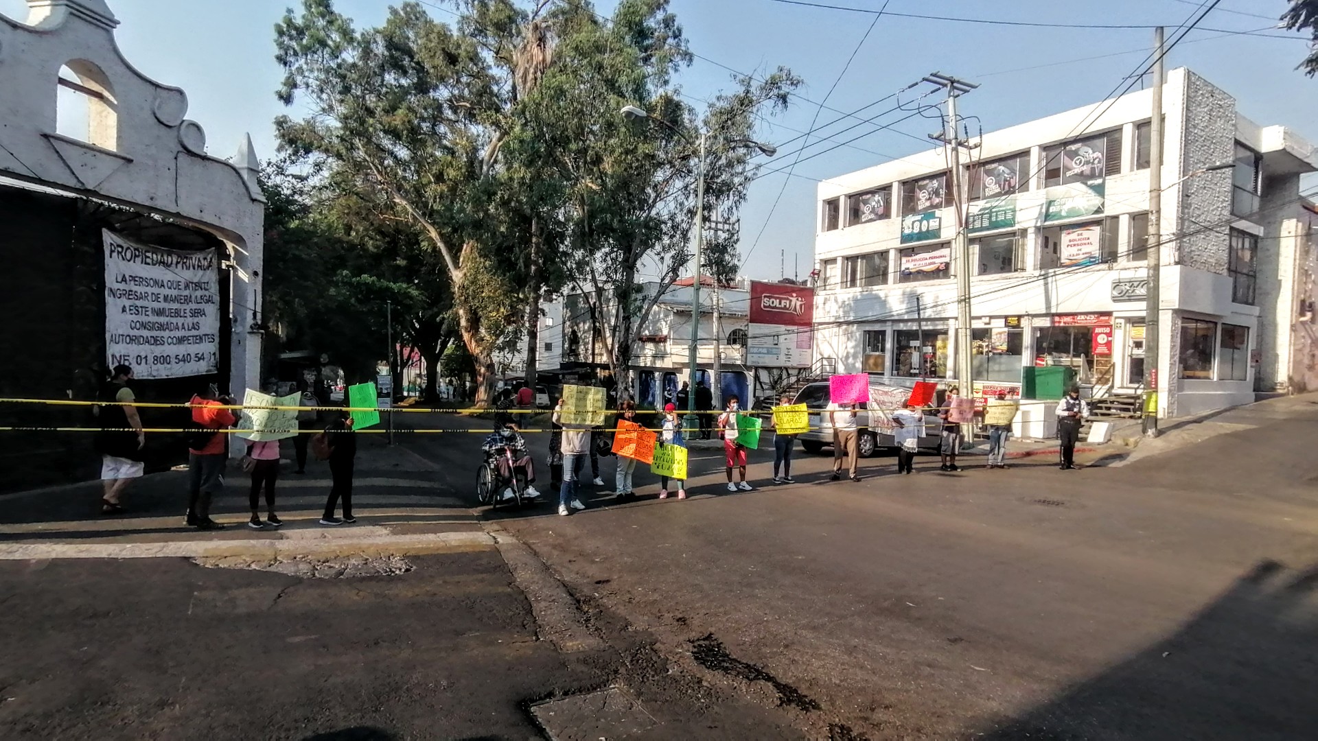 Bloque de pacientes en el bulevar Juárez 