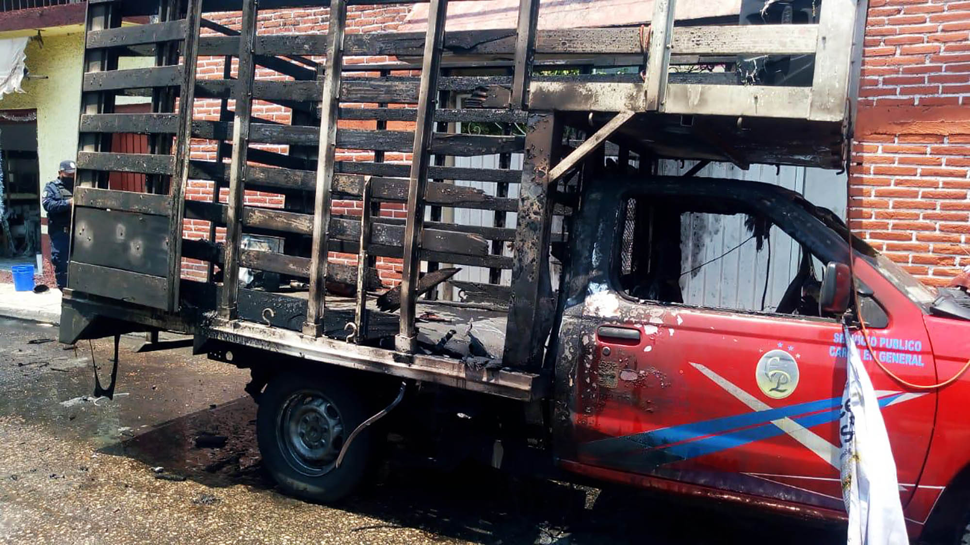 Camioneta incendiada  