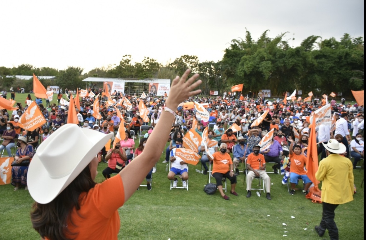 Gaby Gorostieta Lara en cierre de campaña 