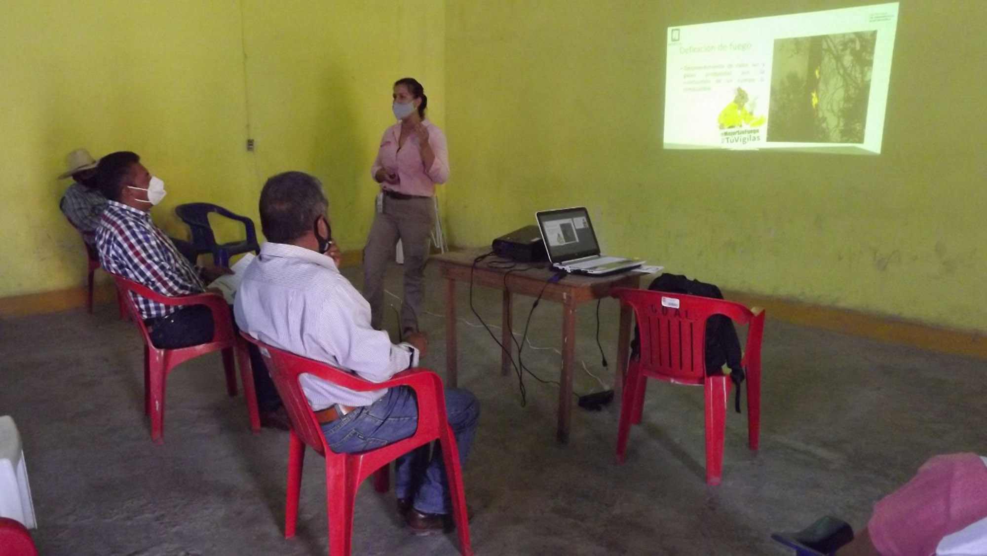 Talleres de capacitación sobre prevención de incendios forestales y erradicación de fuego en parcelas