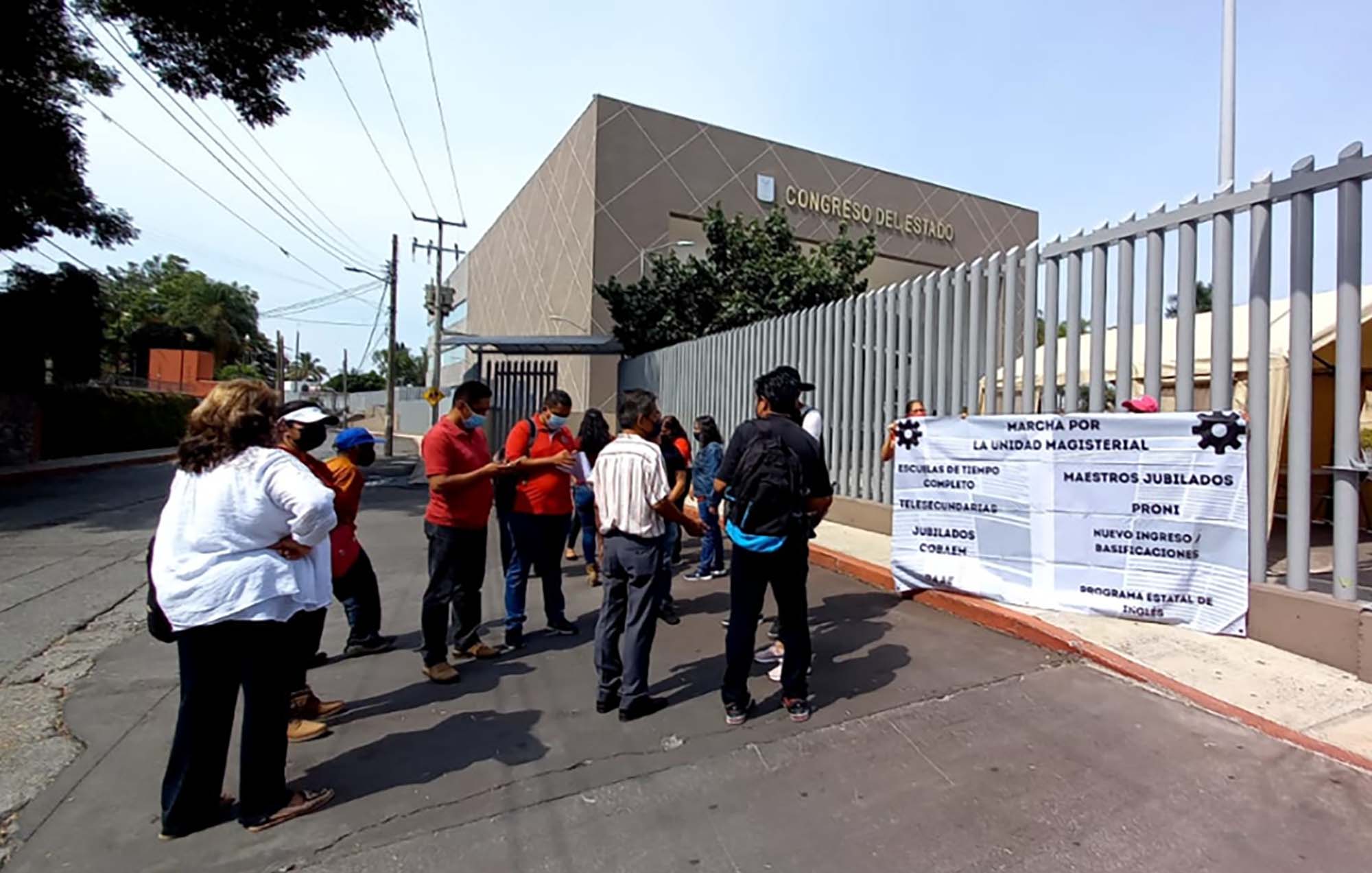 Maestros en protesta en el Congreso