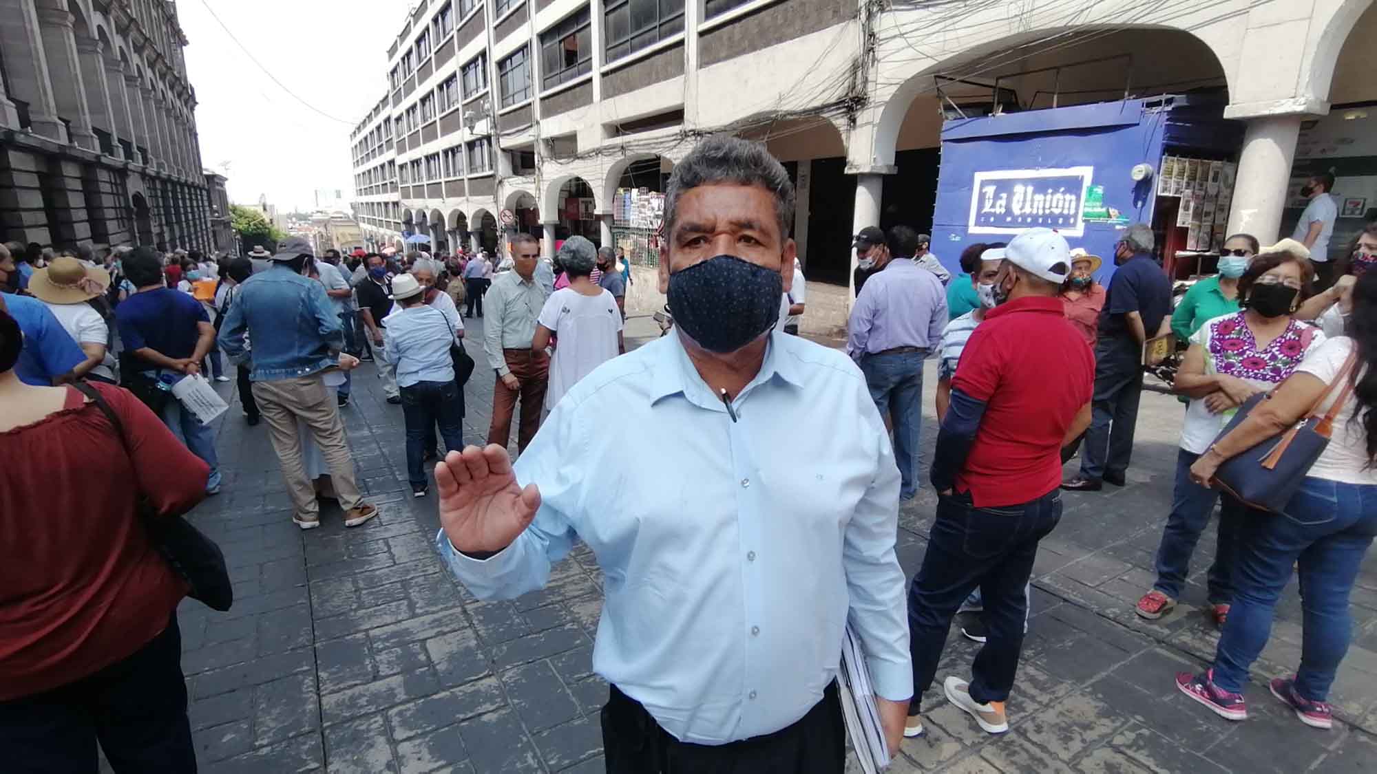 Alejandro Trujillo y maestros en protesta 