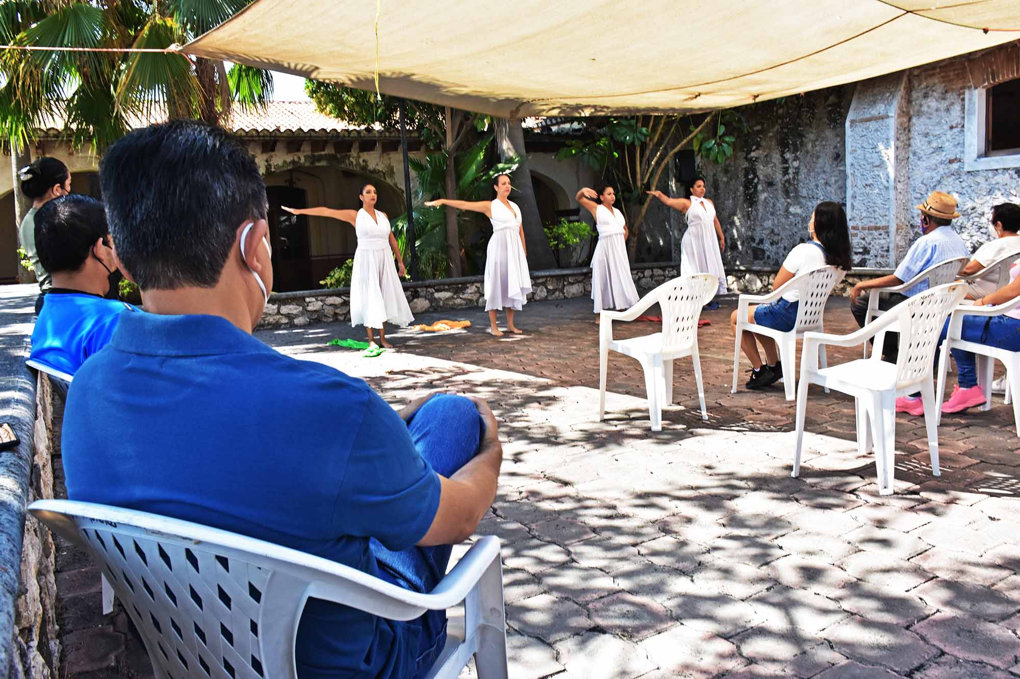 Escena de “Sororidad en el espejo”, La Silla de Daniela y Dos Raíces Danza Fusión en Tlaquiltenango 4