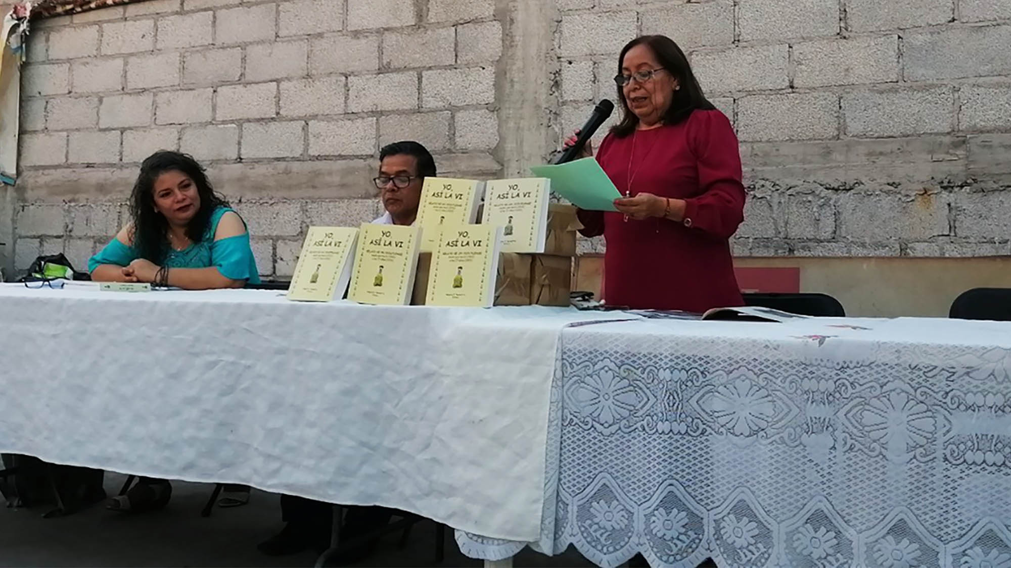 Rosa Isela González en al presentación de Yo, así la vi