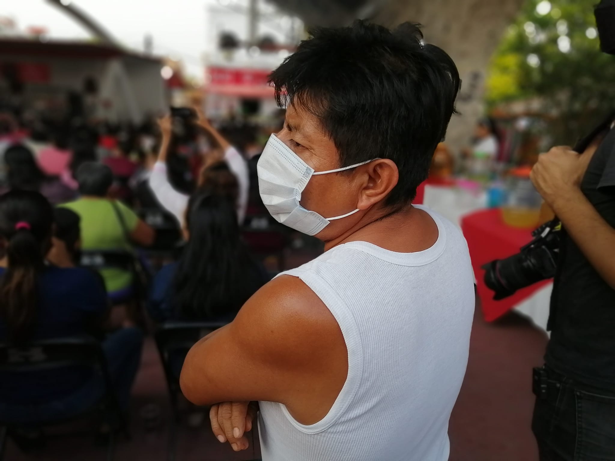 Poblador de Tlaquiltenango con cubrebocas