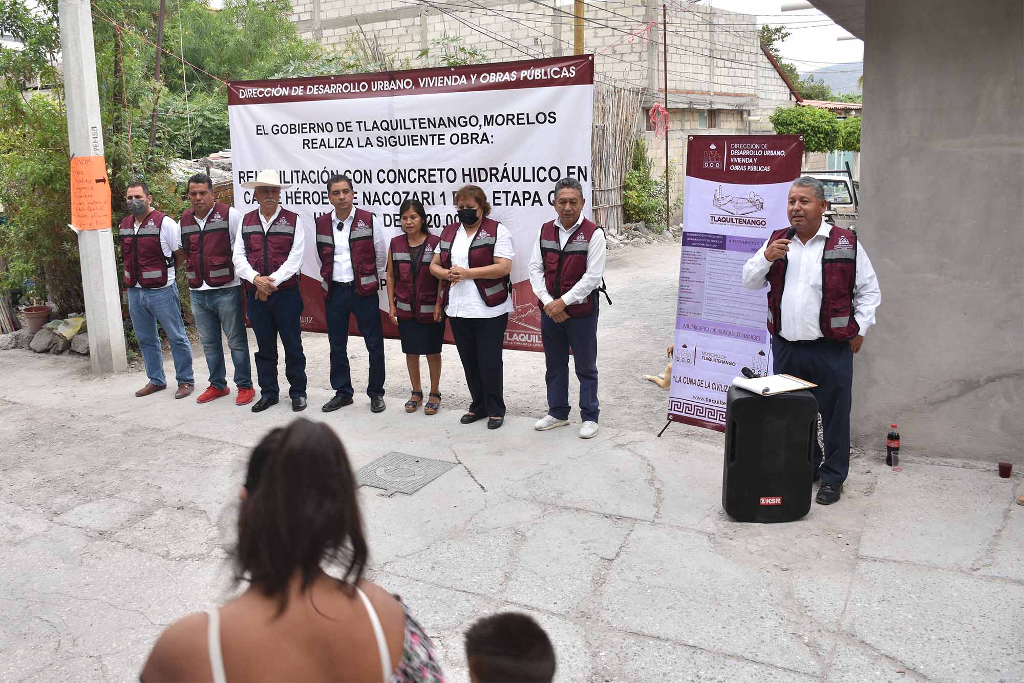 Alcalde Carlos Franco , funcionarios y regidores en el arranque de obra