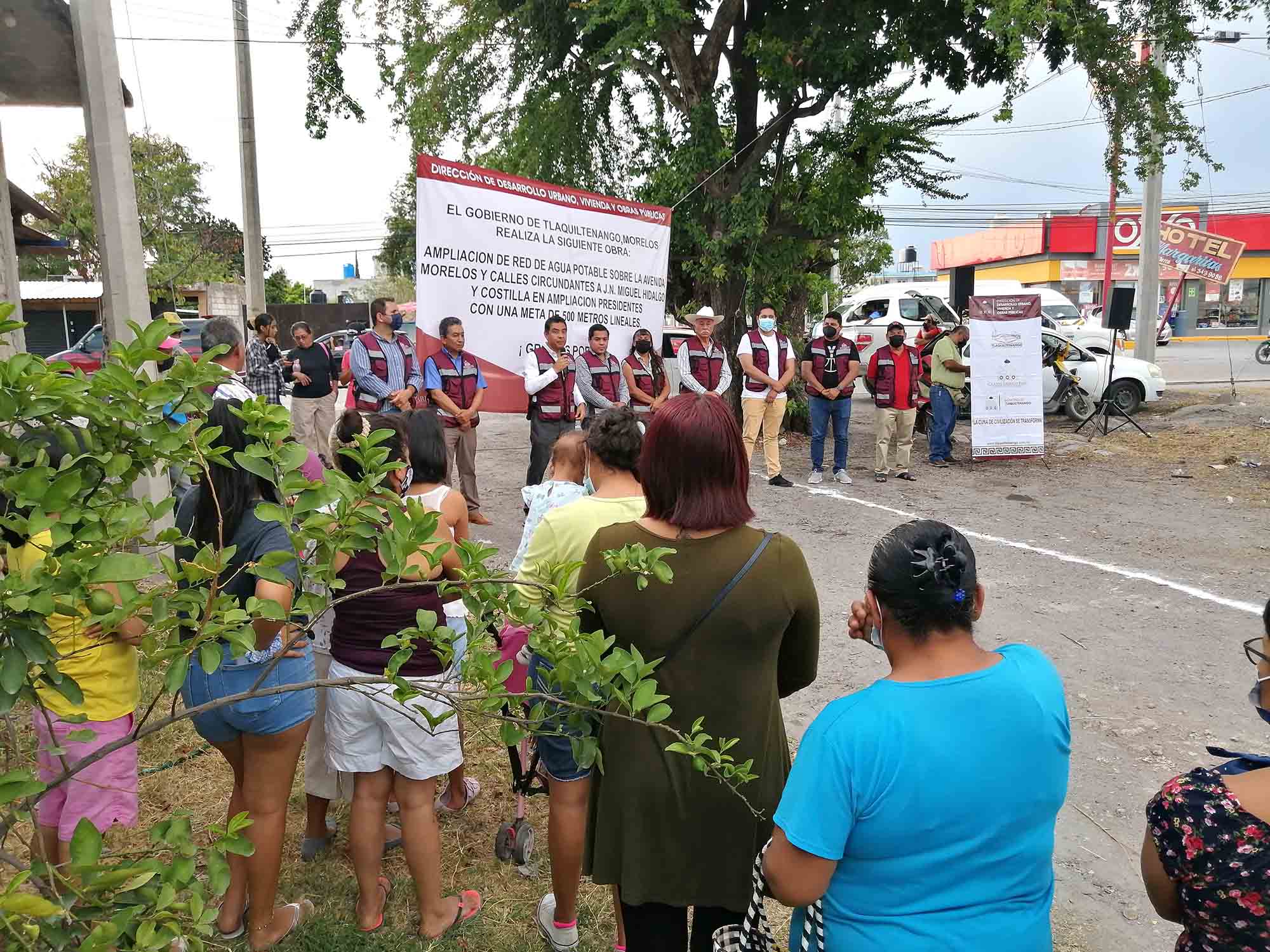 Vecinos y alcalde Carlos Franco 
