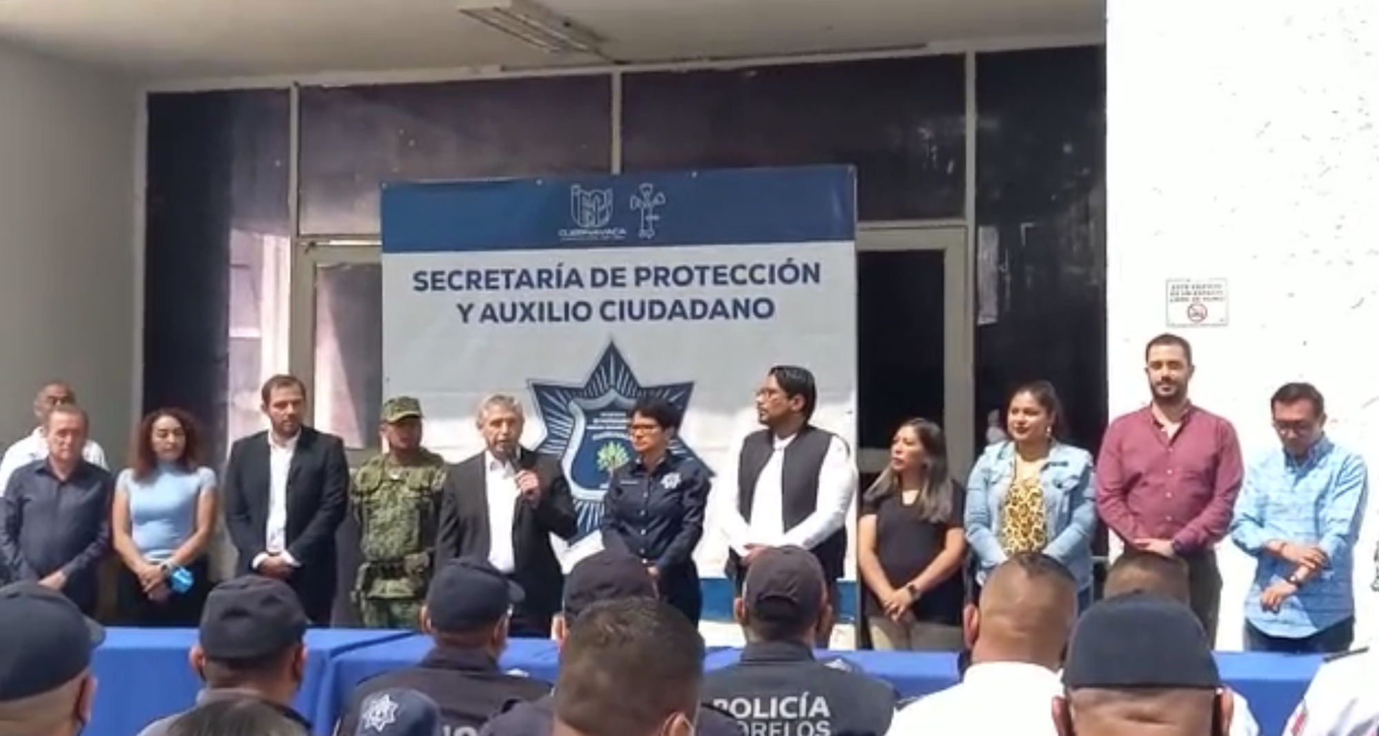 Entrega de herramientas de trabajo a policías