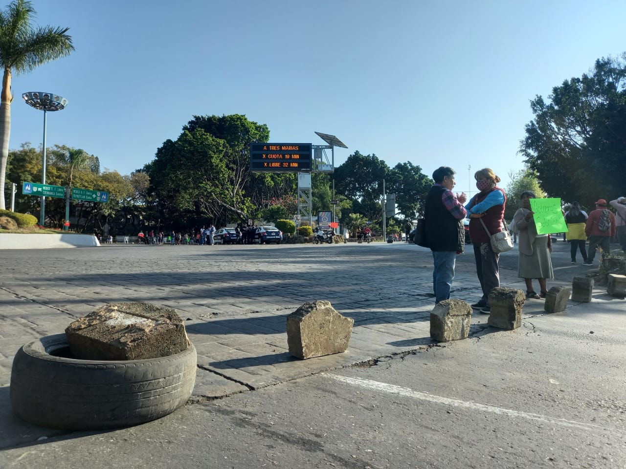 Cierre avenida Plan de Ayala 