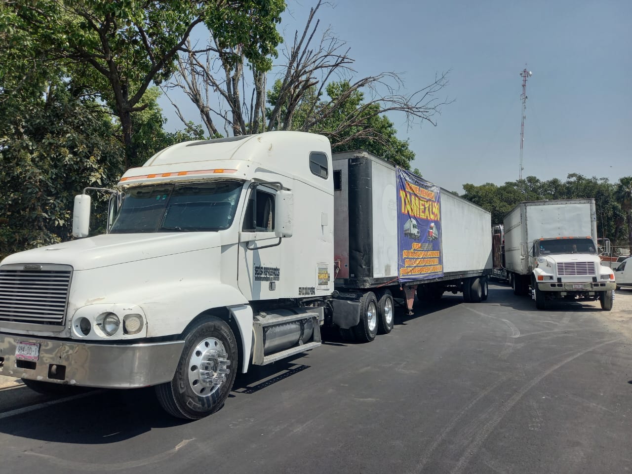 Bloqueo de Integrantes de la Asociación de Transportistas Mexicanos Unidos 