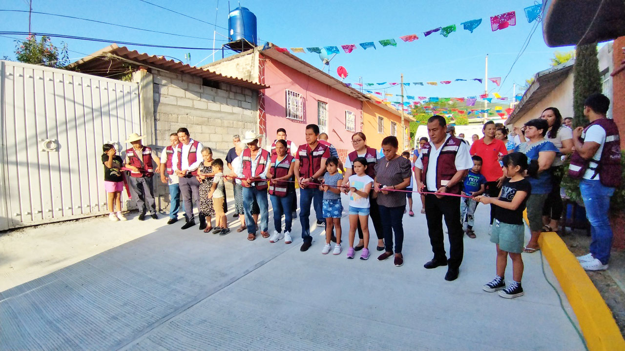 Carlos Franco inaugura calle