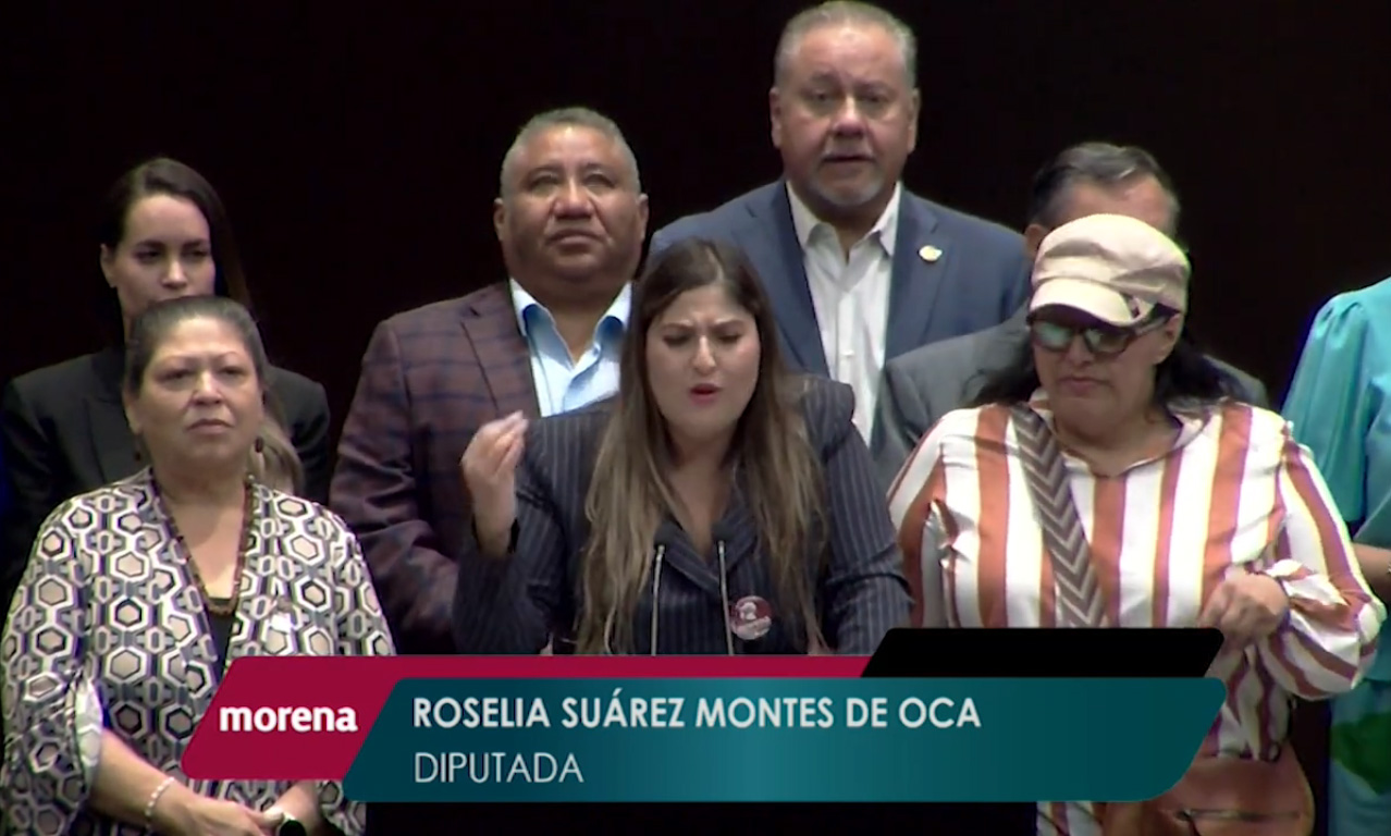 Roselia Suárez en tribuna
